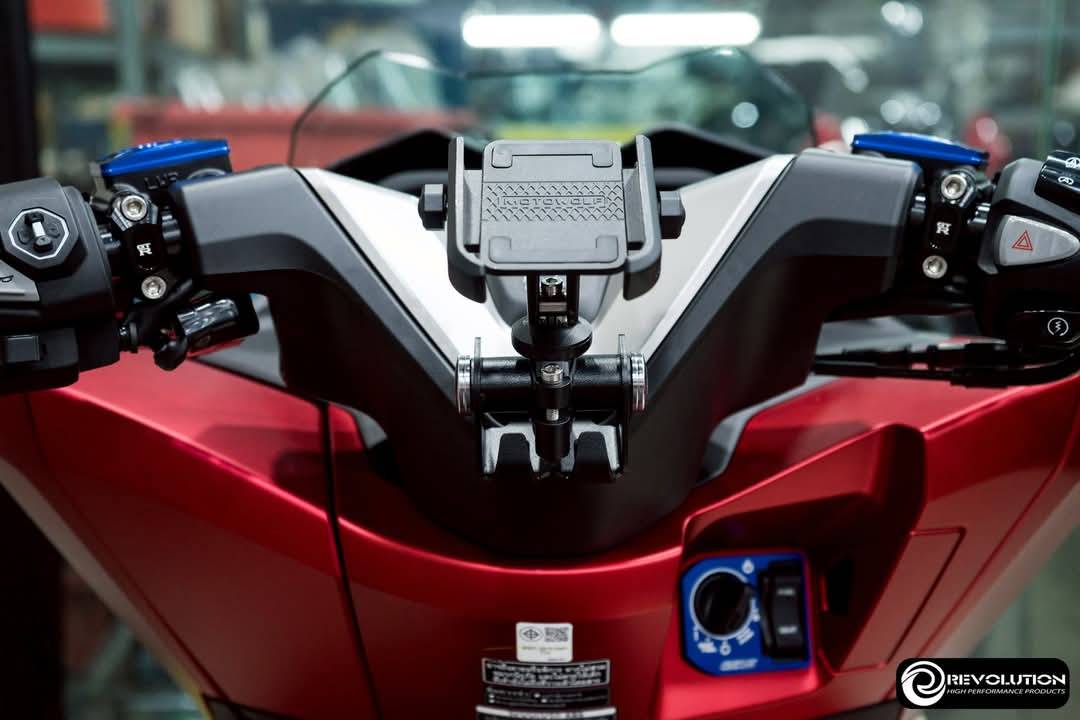 ขาจับมือถือยึดใต้ฝาครอบแฮนด์ 2D REVOLUTION PCX160 2025 พร้อมตะขอเกี่ยว ราคา790