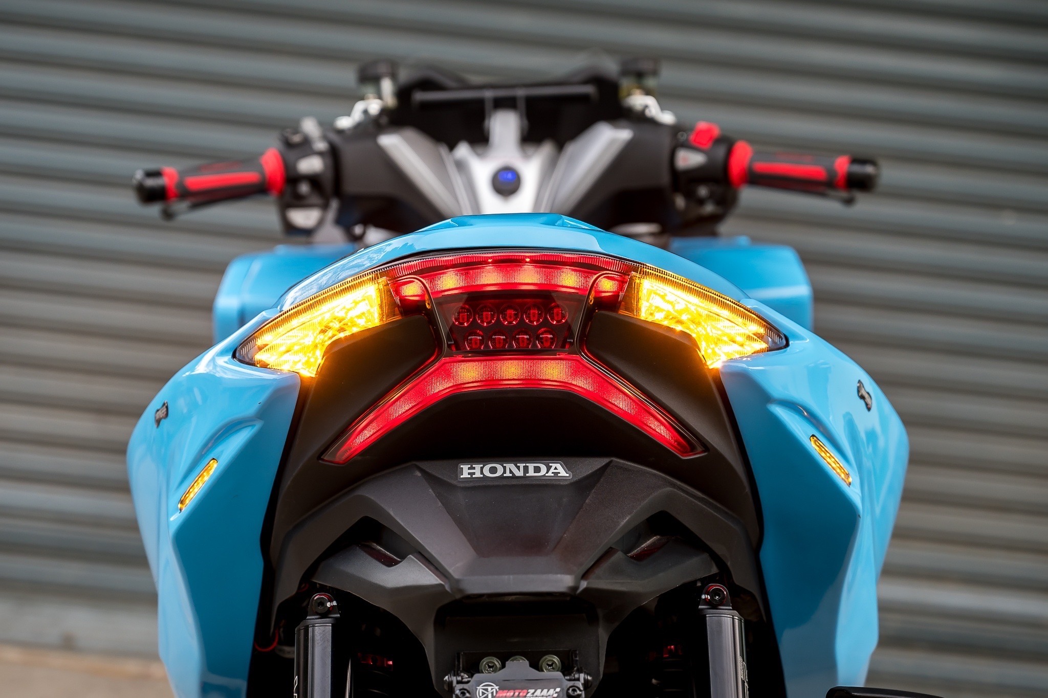 ครอบท้ายแฟริ่ง MOTOZAAA FORZA 350 ลายฟิมล์ 3900฿ / สีตามตัวรถ 3300฿