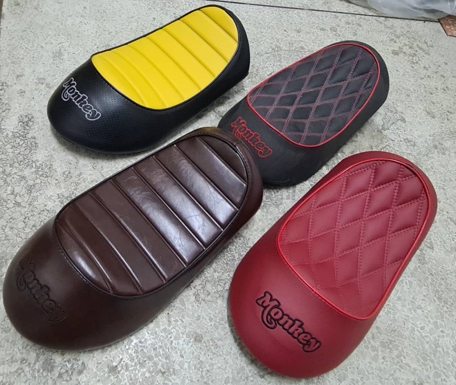 เบาะแต่ง หน่อยวัดด่าน Honda Mankey 125 มีสีลาย ราคา2500