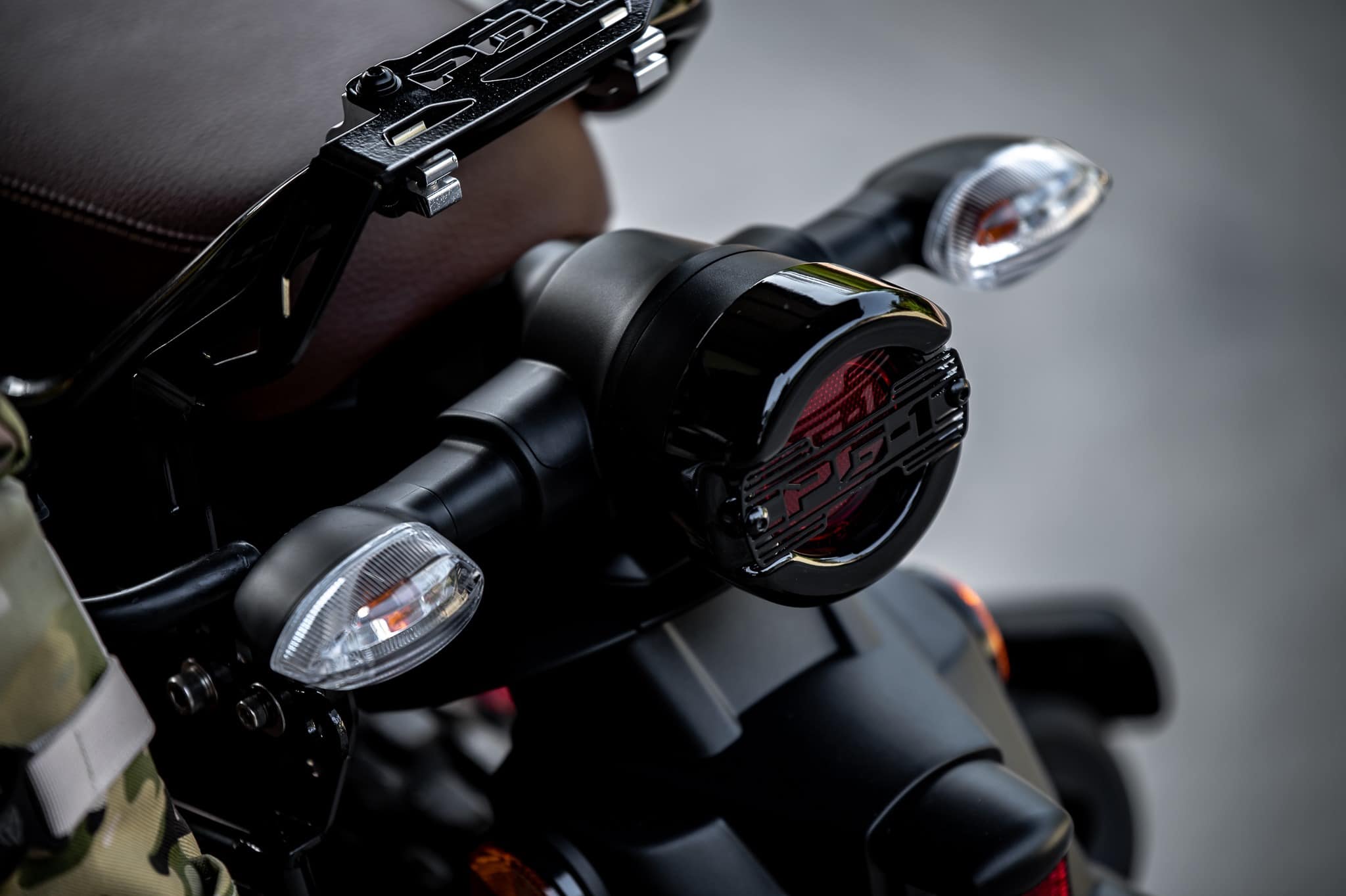 PG-1 1.) ครอบไฟหน้า Headlight cover. 1,590฿ 2.) ครอบไฟเบรค Rear brake light cover. 1,290฿ 3.) ชิวหน้า V1 Headbrand Windshield V1 1,590฿ 4.) กาบ อกบังหัวฉีด Side fairing cover. 1990฿ 5.) กันลาย V1 Mid frame protector. 1990฿ 6.) ชุดบังโคลนหน้าScrambler Full