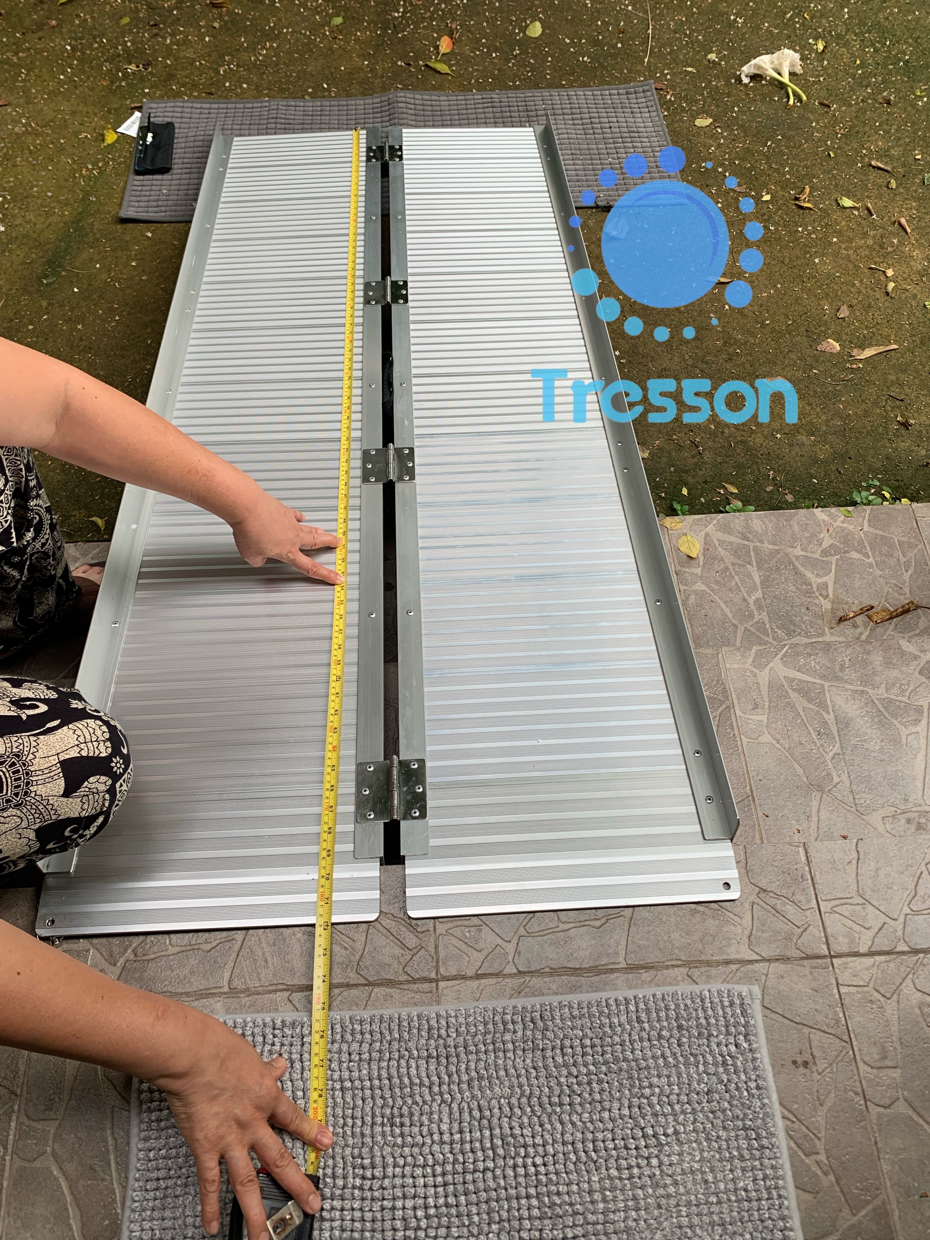 ทางลาดรถเข็นอลูมิเนียม รุ่นประหยัด ยาว 6ฟุต กว้าง73ซม.นน.15.6kg พกพา พับได้ ใช้ได้กับความสูงถึง50ซม.รับนน.275 kg