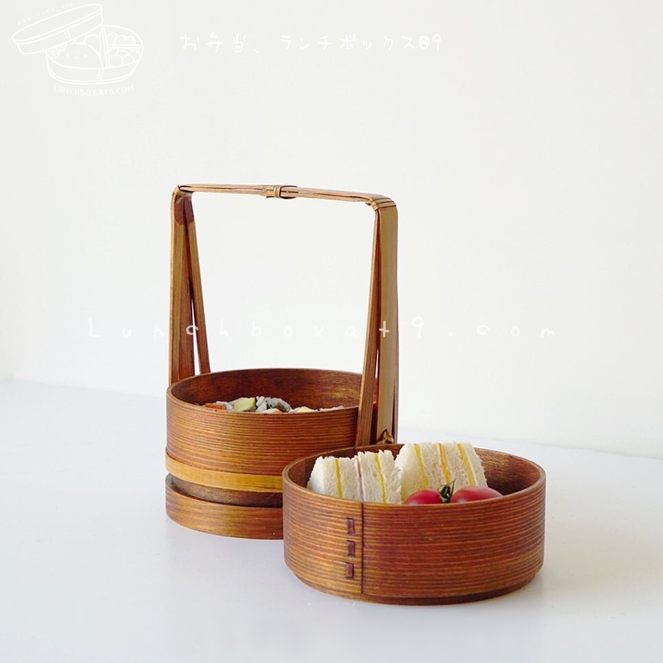 Round 2 stages Lacquered hand baskets bento box กล่องข้าวปิ่นโตญี่ปุ่นทรงกลมแบบมีมือจับ สีไม้เข้ม