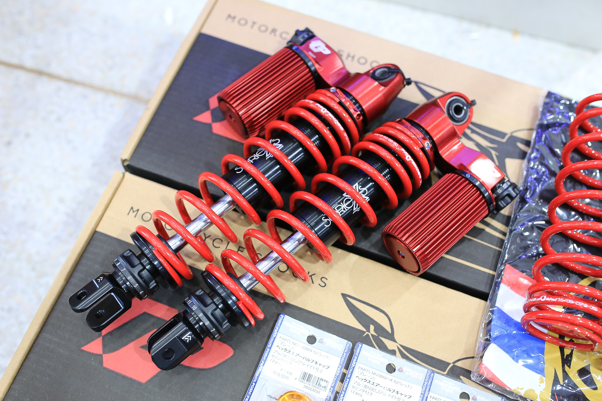 โช๊ค Profender YAMAHA X-MAX300 ความสูง350 MM ตัวโหลด330mm ราคา11900 สีแดง สีดำ ⚠⚠ โปรโมชั่น ⚠⚠ 🔥🔥 ราคา 11900 ฿ พร้อมของแถม เม็ดปรับคอมเพสชั่นแต่งราคา650 พร้อมเสื้อ Profender ลายใหม่ ฟรี!!! มีระบบผ่อน 0% 10 เดือน