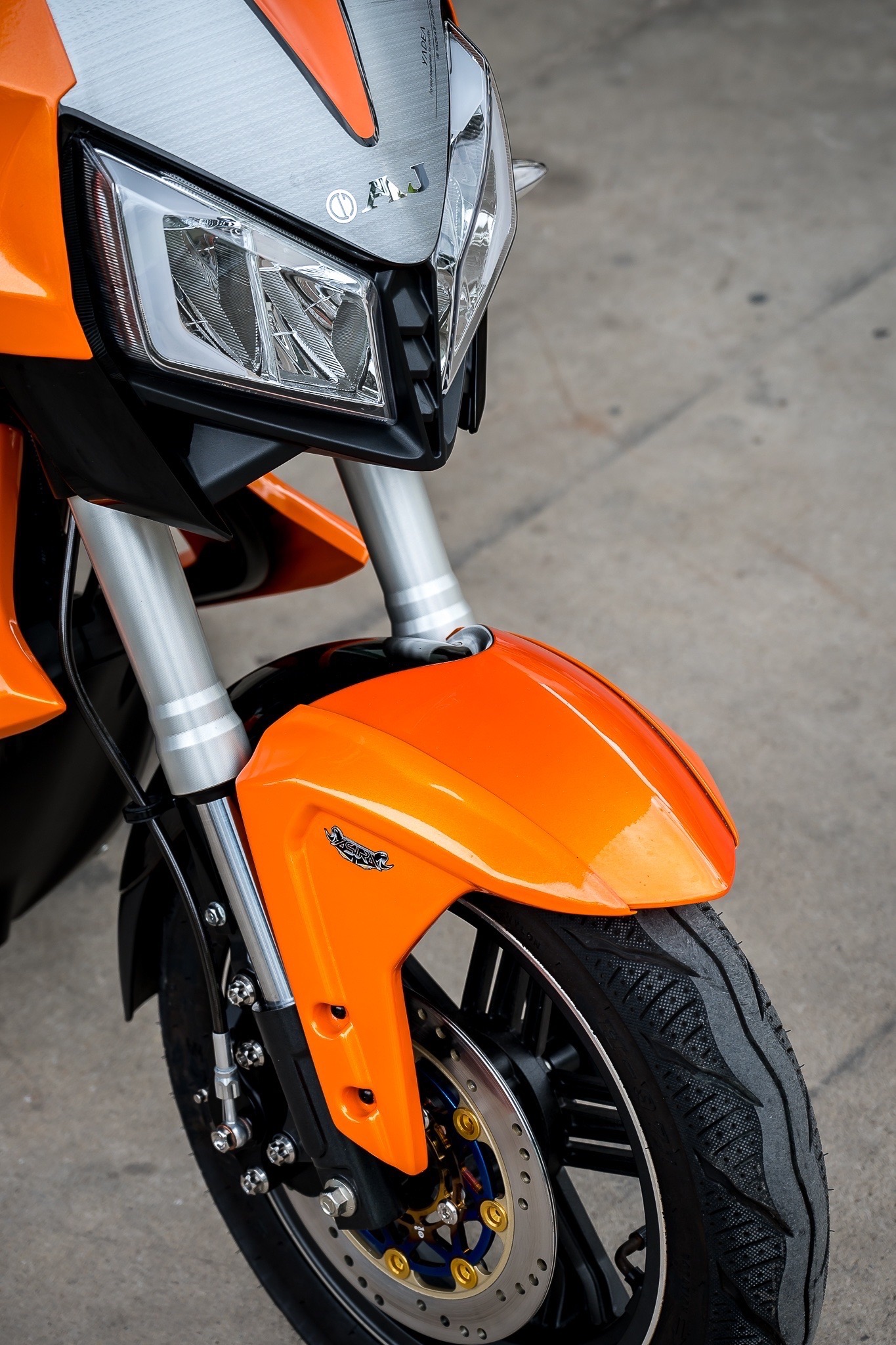 ชุดแต่งมอเตอร์ไซด์ไฟฟ้าAJ Z3 1.ชิวหน้า Windshield Z3 890฿ 2.ครอบ อกซ้าย/ขวา Front cover side fairing Z3 1700฿ 3.ครอบเฟรม Chassis cowl Z3 1350฿ 4.ครอบบังโคลนหน้า Front fender cover Z3 1400 5.ครอบแฟริ่งข้าง Under cover side fairing Z3 1400฿ 6.ครอบมือจับท้าย