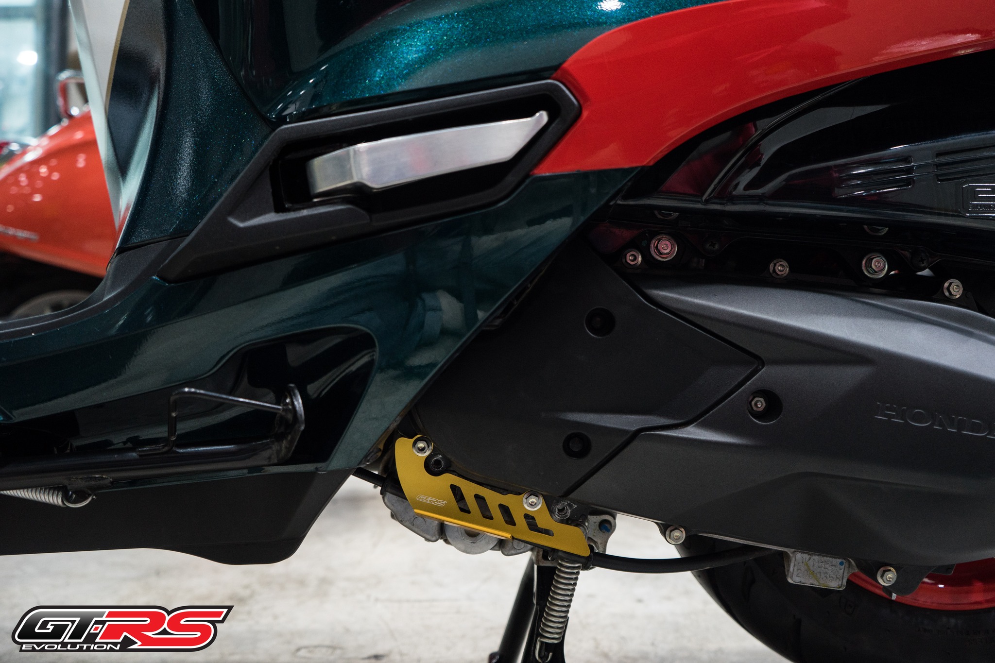 ตัวประคองสายเบรคหลัง (มีเนียม) 2D GTRS GIORNO+/LEAD-125/PCX-160 STD/CLICK-160 ช - เงิน- แดง- ทอง- ดำ- เขียว- น้ำเงิน- ส้ม- ม่วง - ชมพู ราคา 298 บาท/ตัว