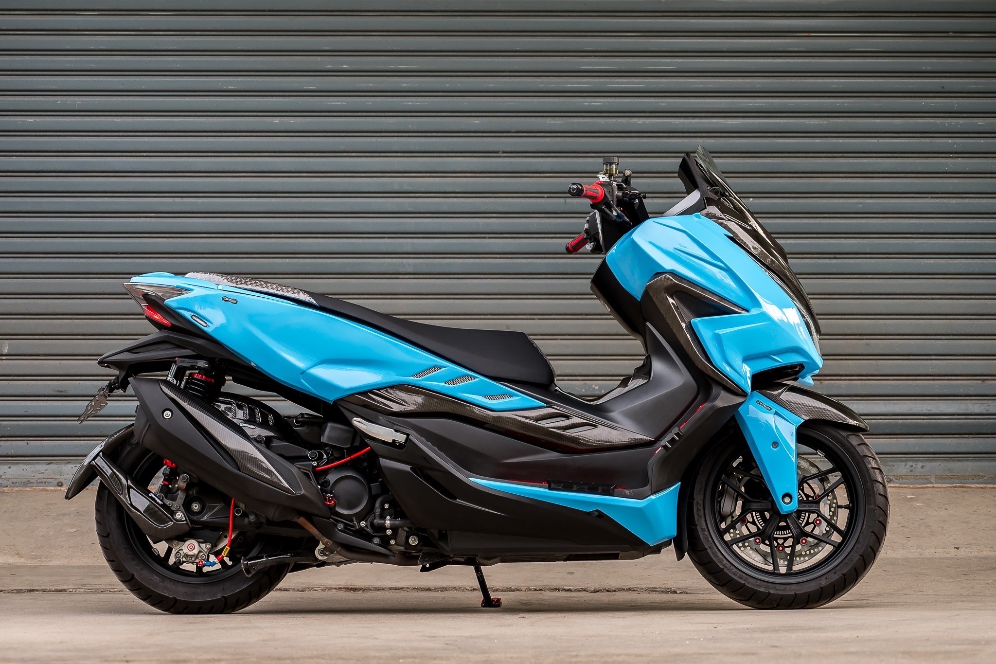 ครอบข้างท้าย MOTOZAAA FORZA 350 ลายฟิมล์ 2500฿ / สีตามตัวรถ 2100฿