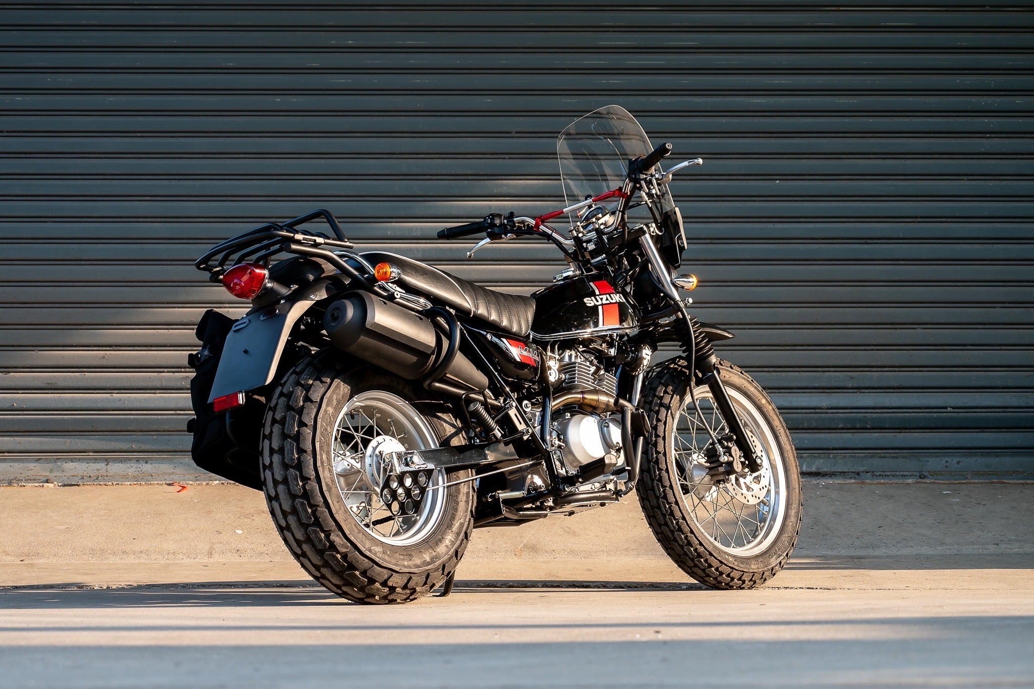 ของแต่ง Suzuki VanVan 200 MOTOZAAA VanVan200 / 125 1.ชิวหน้า V.1 2200฿ 2.ชิวหน้า V.2 2700฿ มีหน้ากาก 3.ชุดบังโคลนหน้า 2900฿ 4.แคชบาร์ 3990฿ ( มาพร้อมกันแคร้ง การ์ใต้ท้องเครื่อง ) 5. แร็คท้าย 3500฿ 6.แร็คกระเป๋าตัวใหญ่ 2100 ฿ 7.กระเป๋าข้างกันน้ำ 2690฿ 8.กั