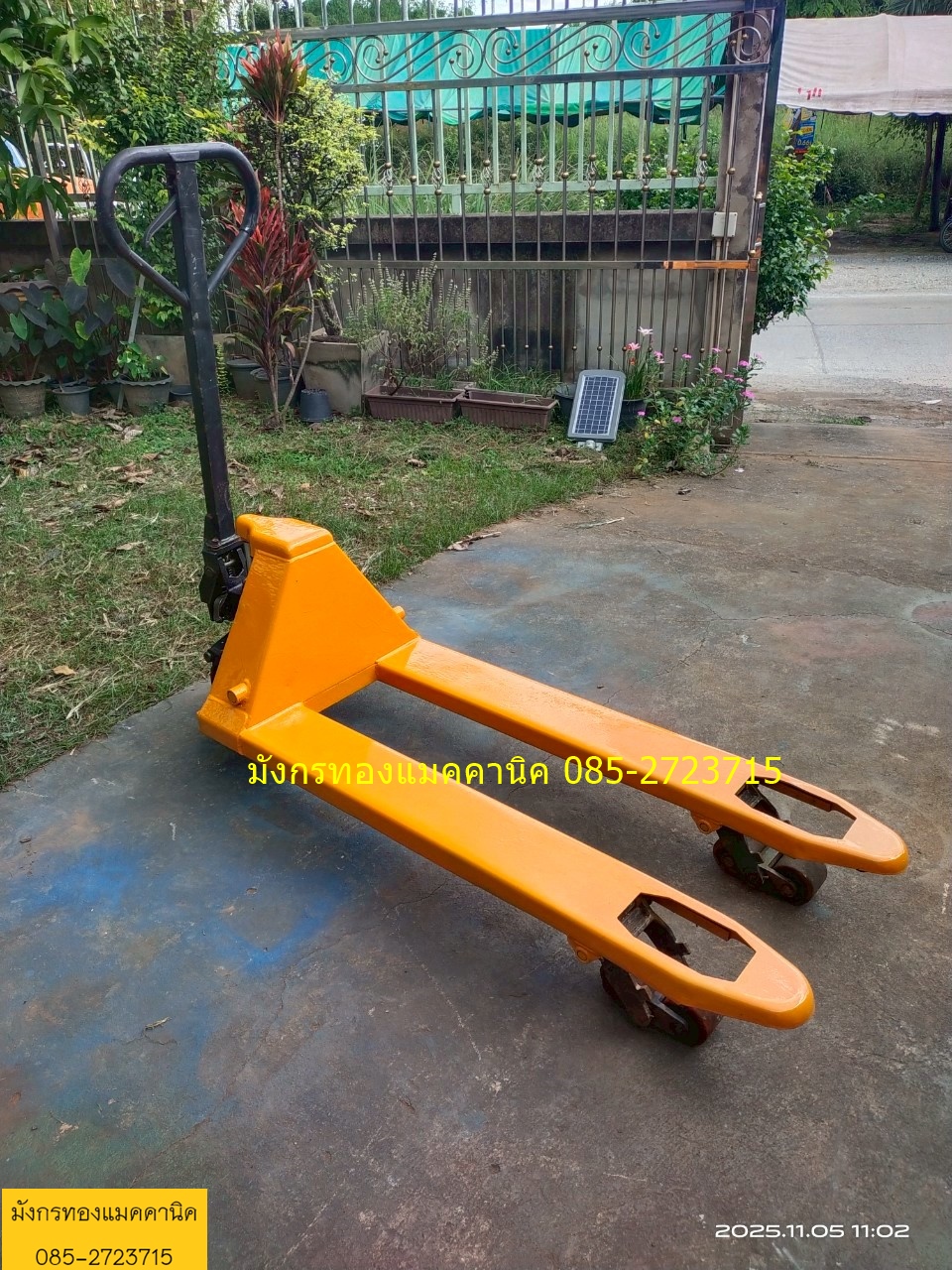 แฮนด์ลิฟท์ ขนาดกว้าง 54 ซม. ยาว 115 ซม. ล้อลื่นดี ยกสูงสุดได้ 18 ซม.