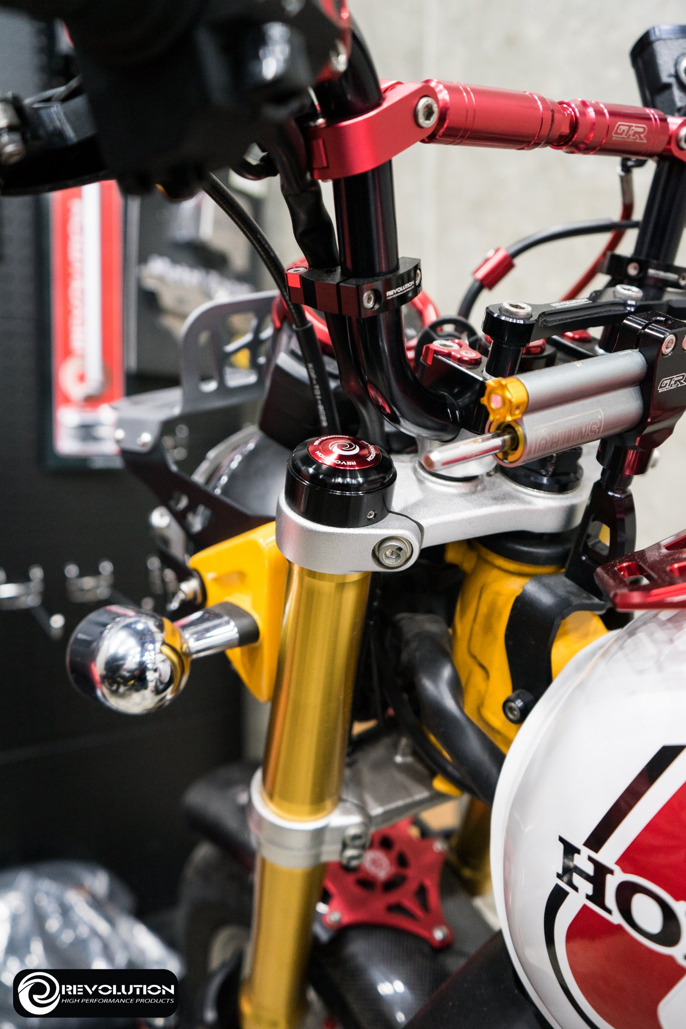 ฝาครอบโช้คชุดหน้า REVOLUTION ST-125DAX/GROM:MSX-125/MONKEY-125 (4-5 เกียร์) น้ำเงิน ราคา 750 บาท/คู่