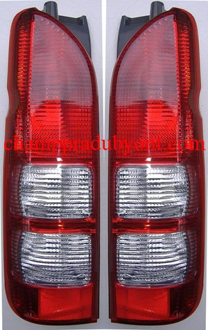 ไฟท้าย TOYOTA HIACE COMMUTER 05-13