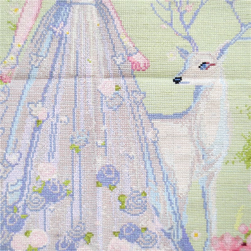 lady-1065 *พร้อมส่ง* ชุดปักครอสติช ลายเจ้าหญิงกวางขาว ( งานปักเต็มลาย ไม่มีเดินเส้น ปักครั้งละ 3 เส้นเล็ก ) ขนาด 51*69 ซม.ผ้าครอสติช 11CTพิมพ์ลายปักเต็มลายผ้า ไหมคอตตอน 37 สี ผังลาย เข็ม