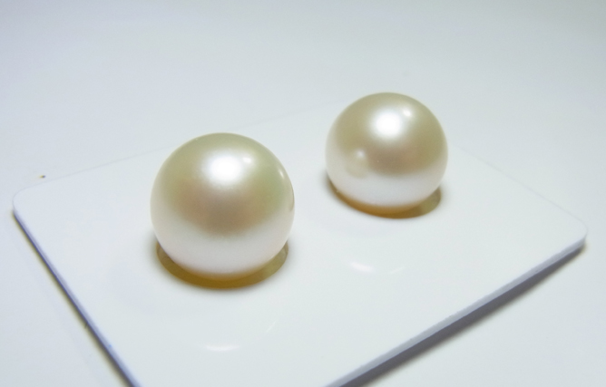 ไข่มุกน้ำจืด ขนาด 10-11 มิล กลม สีขาวครีม คู่ละ 4500