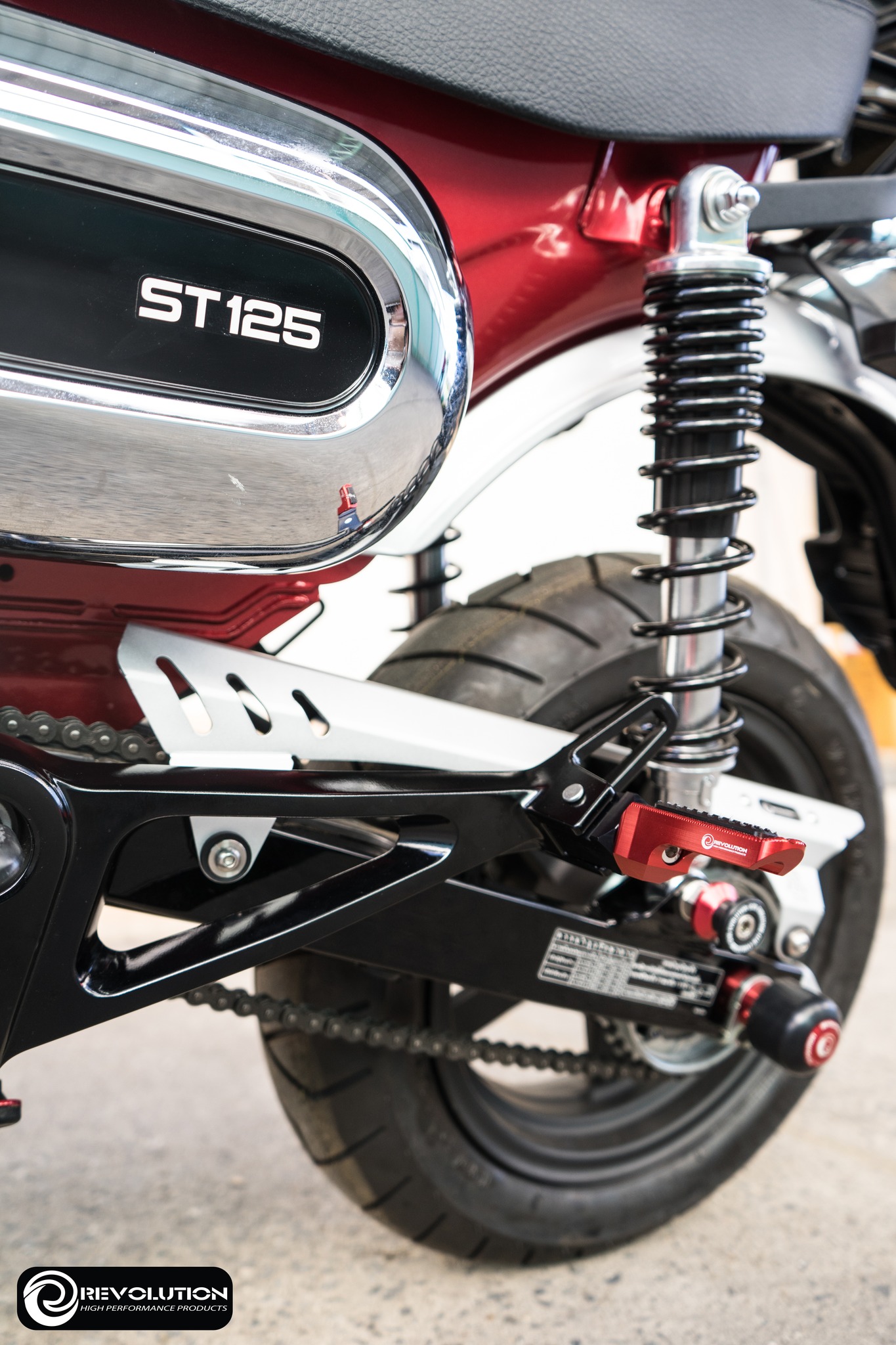 พักเท้าหลัง 2 ชิ้น CNC REVOLUTION ST-125Dax