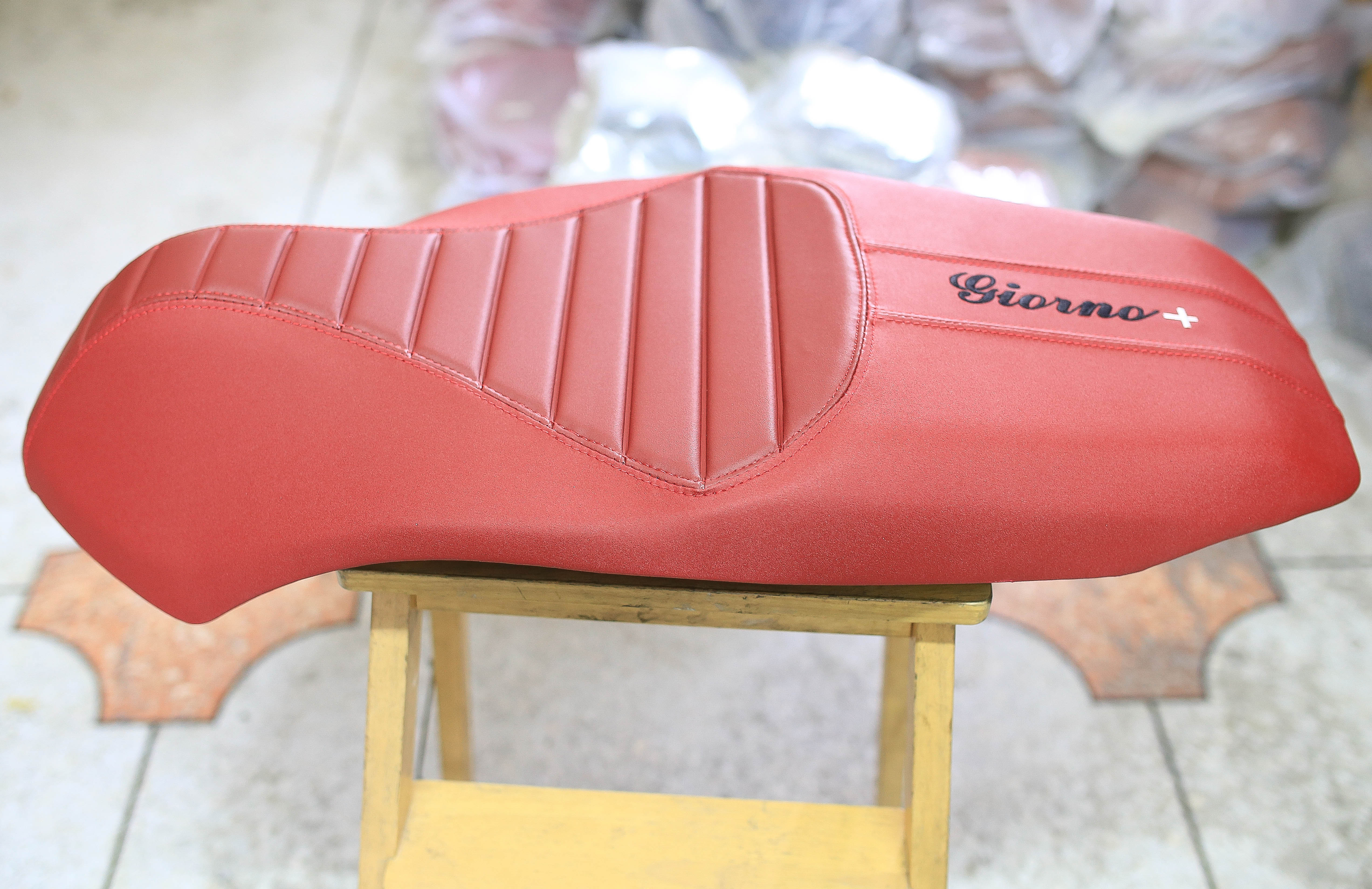 เบาะ Honda Giorno+ โครงเทียม หน่อยวัดด่าน มี 3 สีให้เลือก ดำด้ายแดง ดำด้ายดำ เบาะแดง