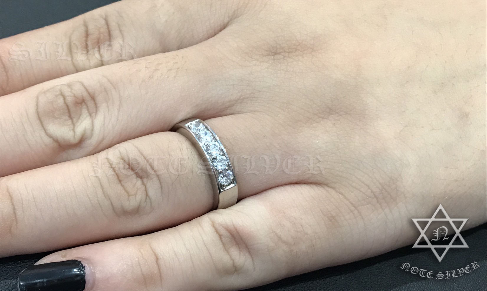 แหวนเงินแท้ ทรงผู้ชาย ฝังเพชรเกรดพรีเมี่ยม ชุบทองคำขาวแท้ NSRG1868