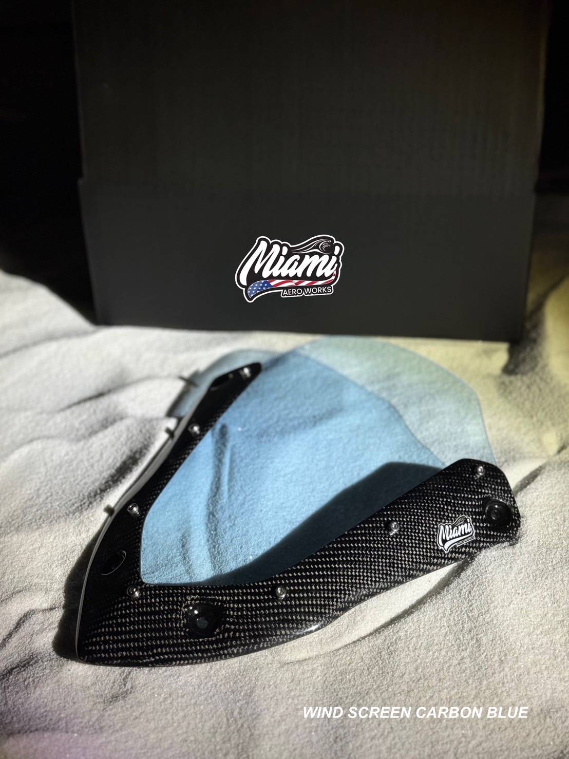ชิวหน้า MIAMI AEROWORKS 🌊☀️ “WIND SCREEN CARBON BLUE XMAX300 คาร์บอนดีไซน์ ฉีกรูปแบบเดิมๆ กับความสวยงาม ที่ดูมีระดับ ชิวหน้าใส ผนวกรวมเข้ากับ คาร์บอนแท้ YAMAHA XMAX300 ในราคาพิเศษ ช่วงเปิดตัว เพียง “1,990 บาท“ จากราคาปกติ 2,490 บาท