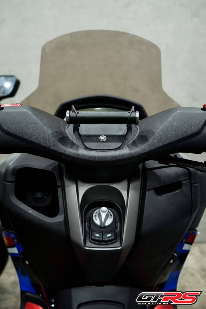 ขาจับมือถือยึดฝาครอบแฮนด์(เหล็กหนา2mm) REVOLUTION NEW MAX2020