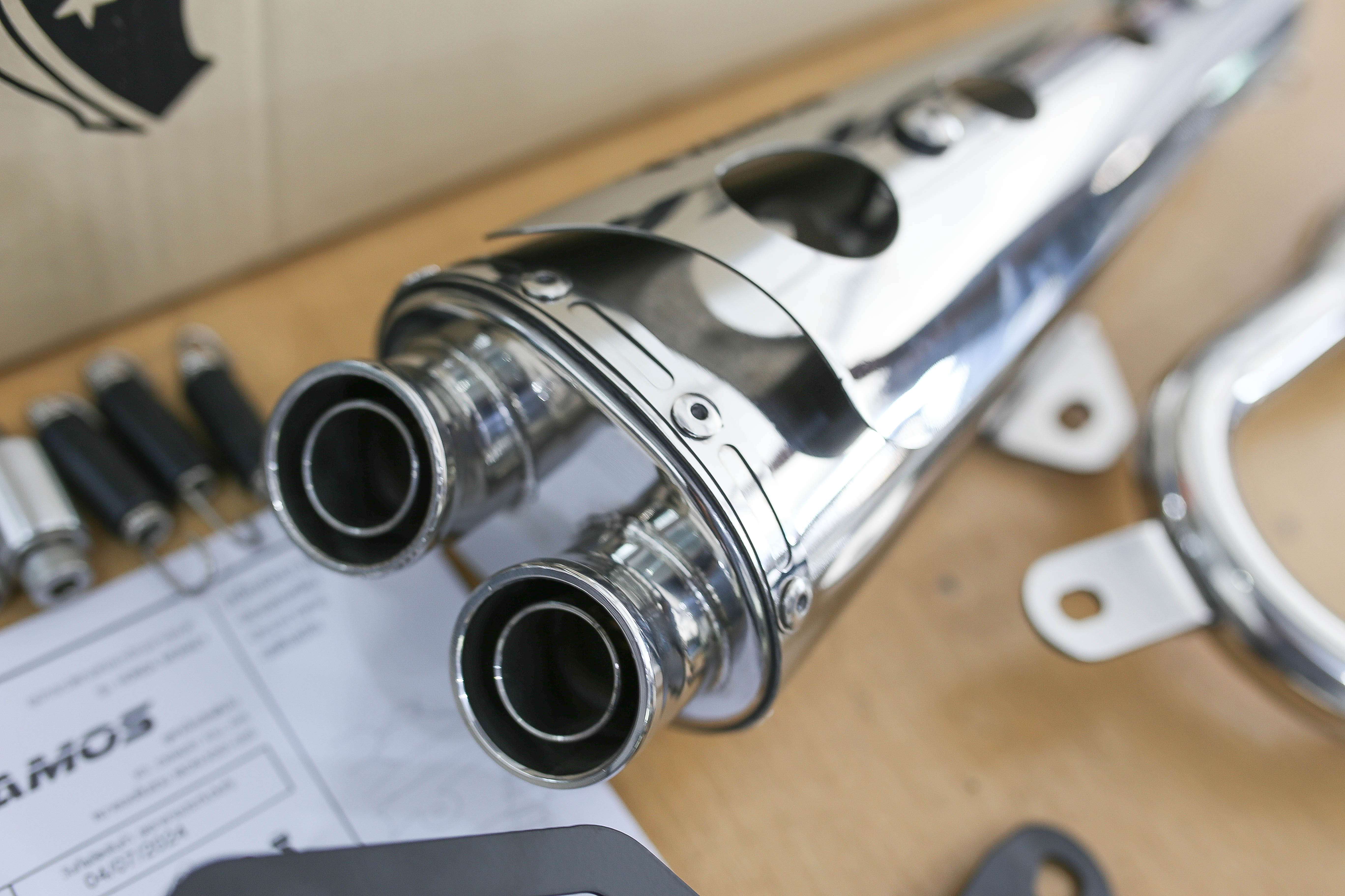 ท่อ MONKEY125 Vamos ตรงรุ่น เสียง นุ่ม ไพเราะ วัสดุน้ำหนักเบา ให้อัตตราเร่งที่ดี มาพร้อมอุปกรณ์ติดตั้งครบ ท่อมี มอก. ใช้งานได้สบายใจ