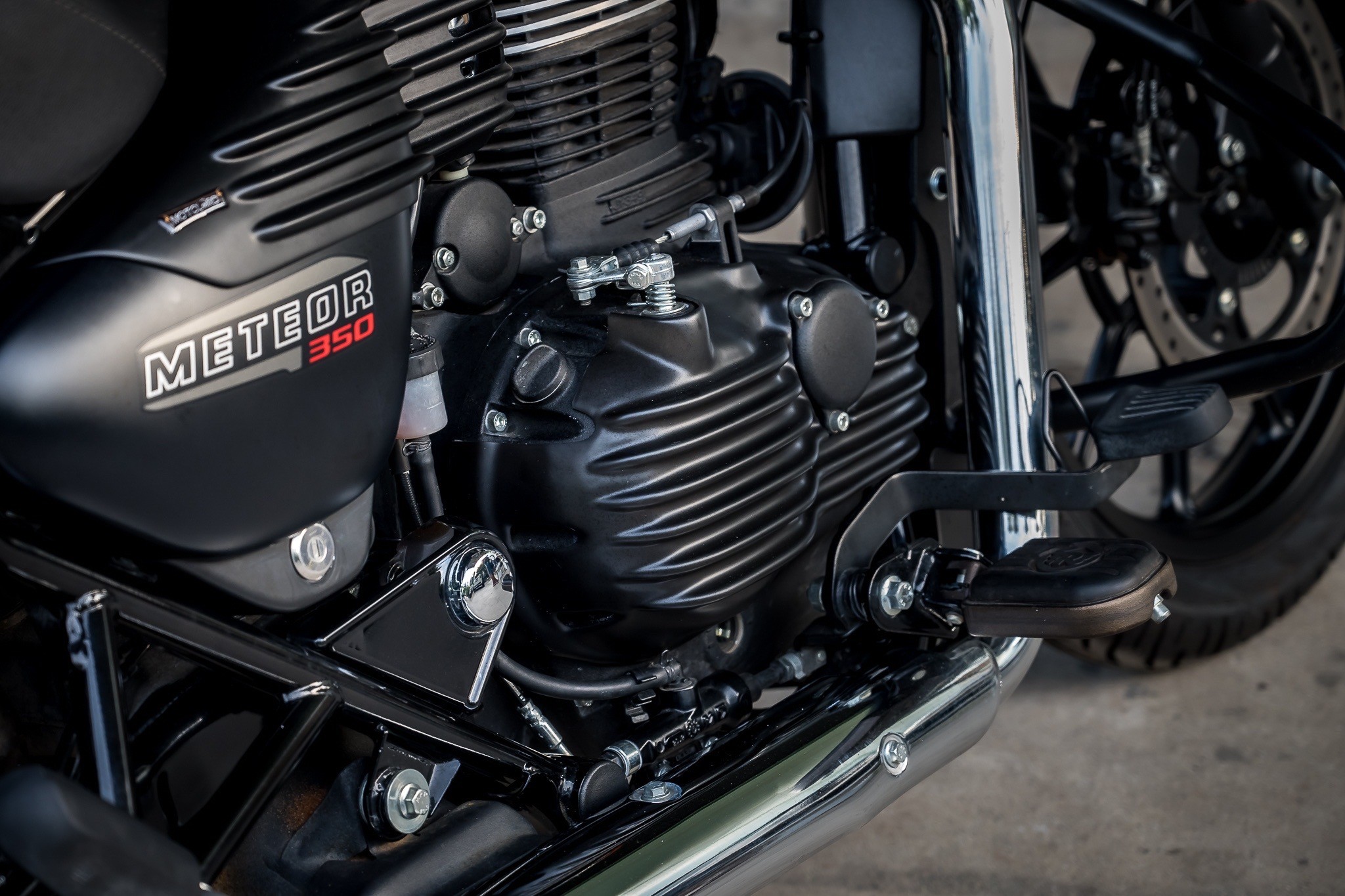 Royal Enfield METEOR 350 (เมธิออ 350) 1.หน้ากากโม่งใหญ่ 3990฿ 2.คาดกลางถัง 1950฿ 3.ครอบฝากระเป๋าข้าง 1990฿ 4.ครอบเครื่อง 2300฿ 5.แคชบาร์+อกไก่ 4700฿