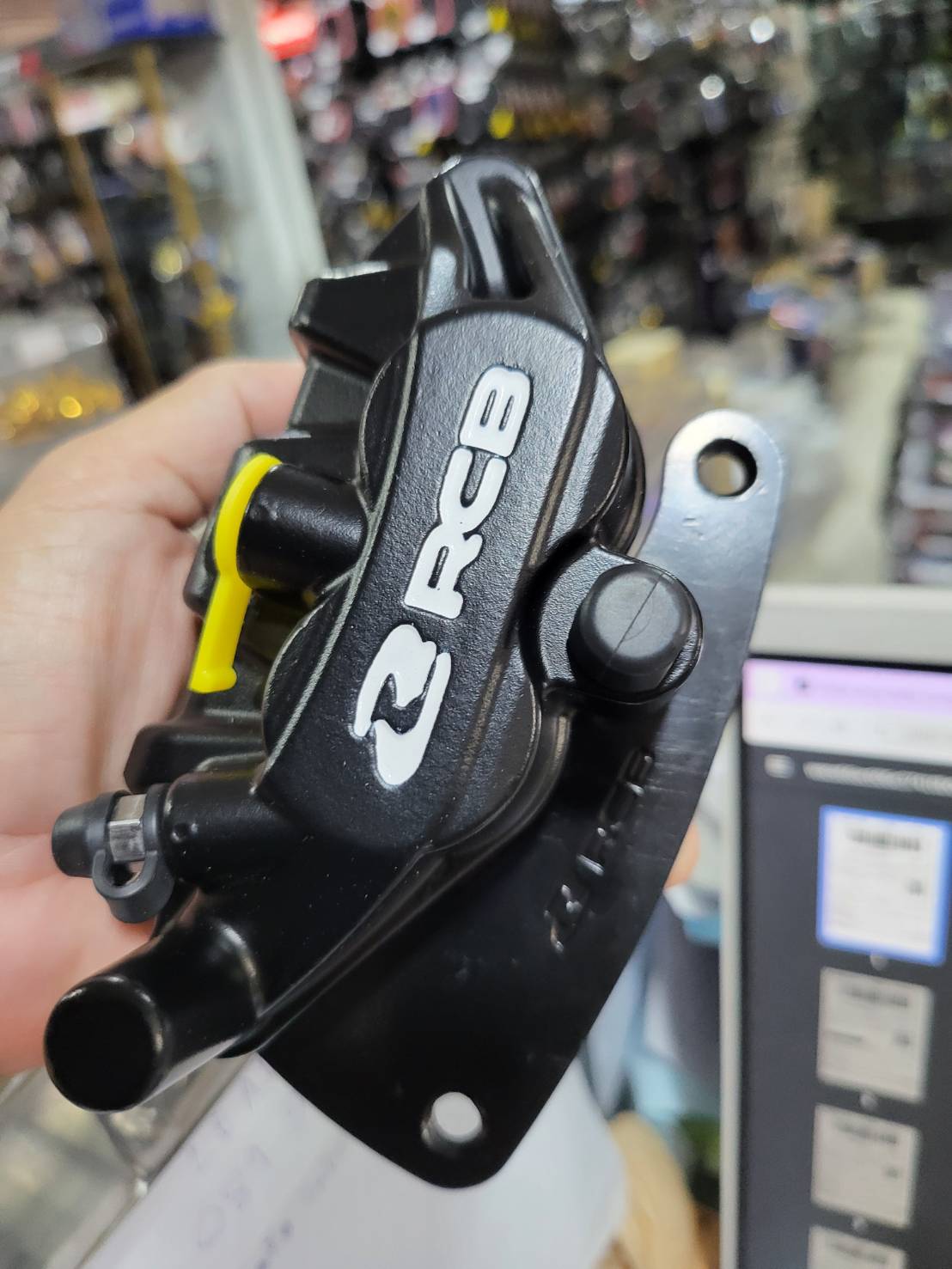 ปั้มล่าง RACINGBOY ขาจับ ใส่จานเดิม GIORNO+รุ่น ABS CLICK 125-150 160ตัวไม่มีABS ราคา1300 มีสีแดง เงิน เทา ดำ