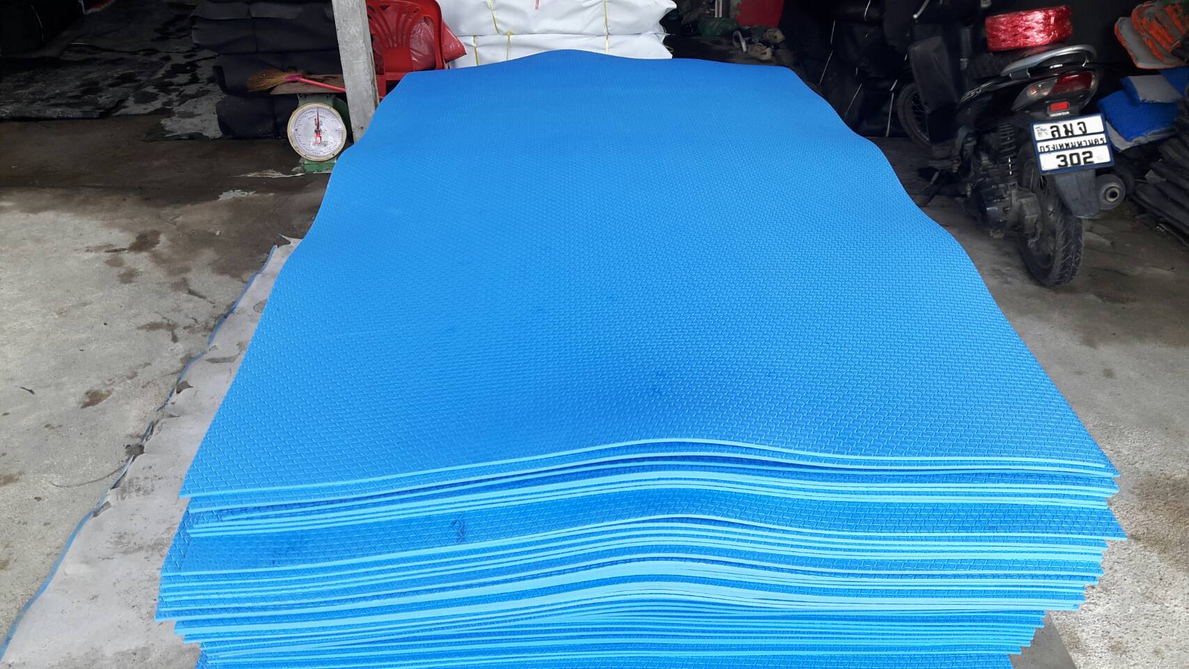 แผ่นยาง หนา 10 mm. ขนาด 130x240 cm.