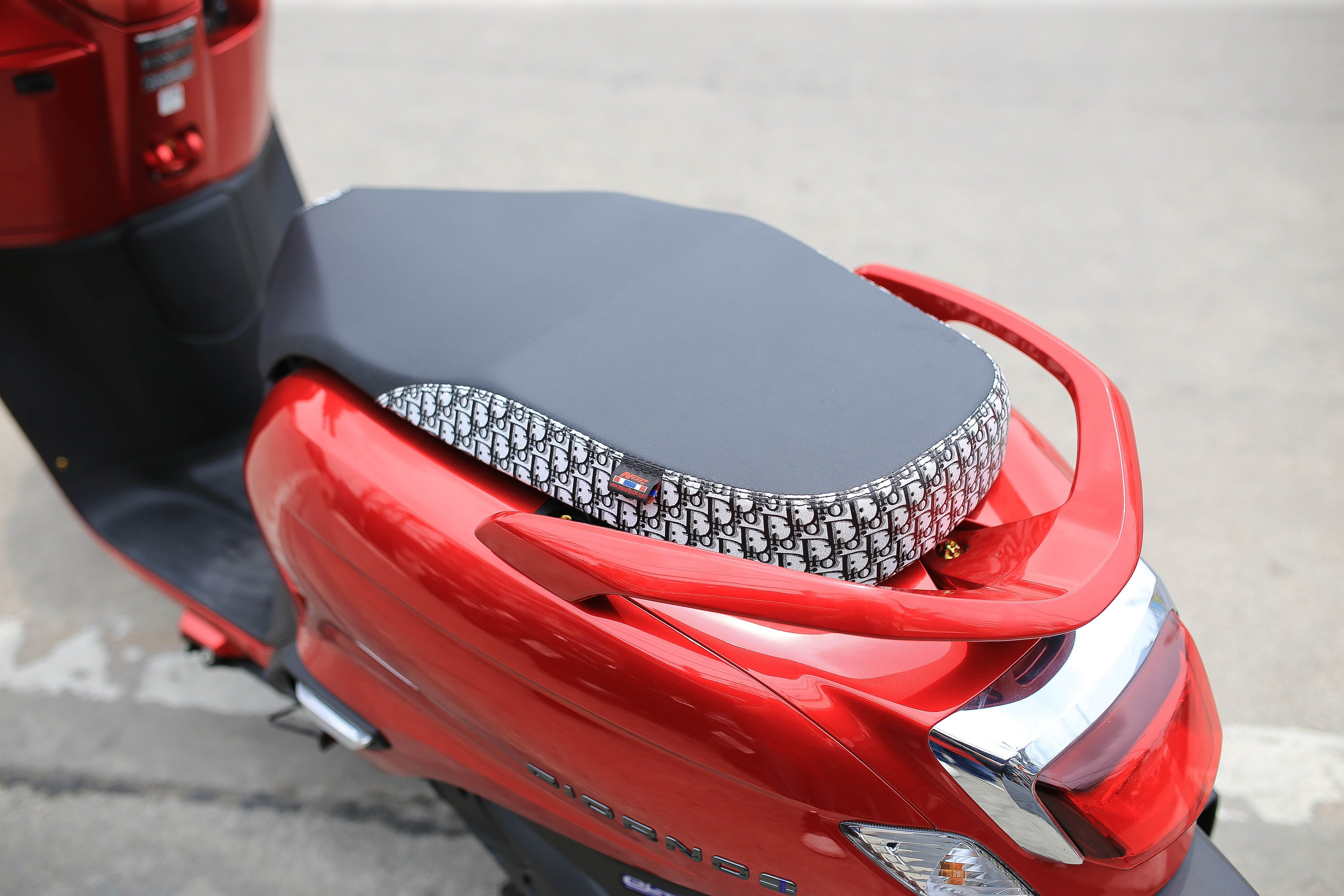 เบาะ Honda Giorno+ โครงเทียมตรงรุ่นเบาะ2ตอน หน่อยวัดด่าน มีหลายสี ราคาขายขาด1000