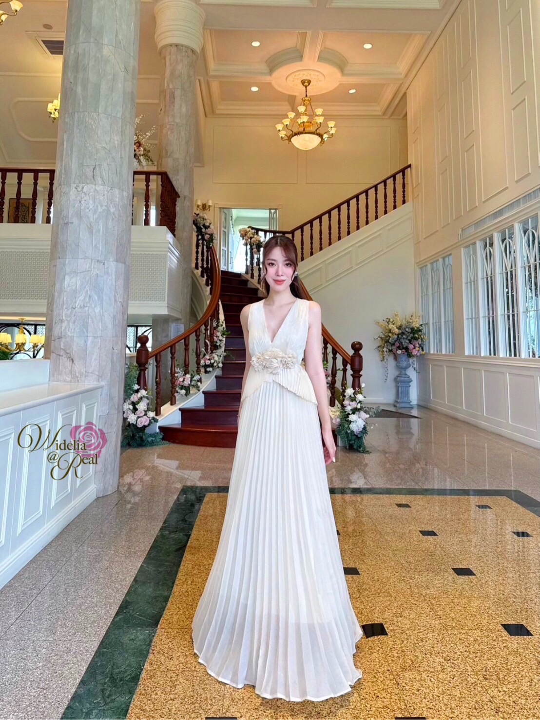 Korea Maxi dress แม็กซี่เดรสตัวยาว แขนกุด เอวมีเข็มกัดดอกไม้ 3 ดอก