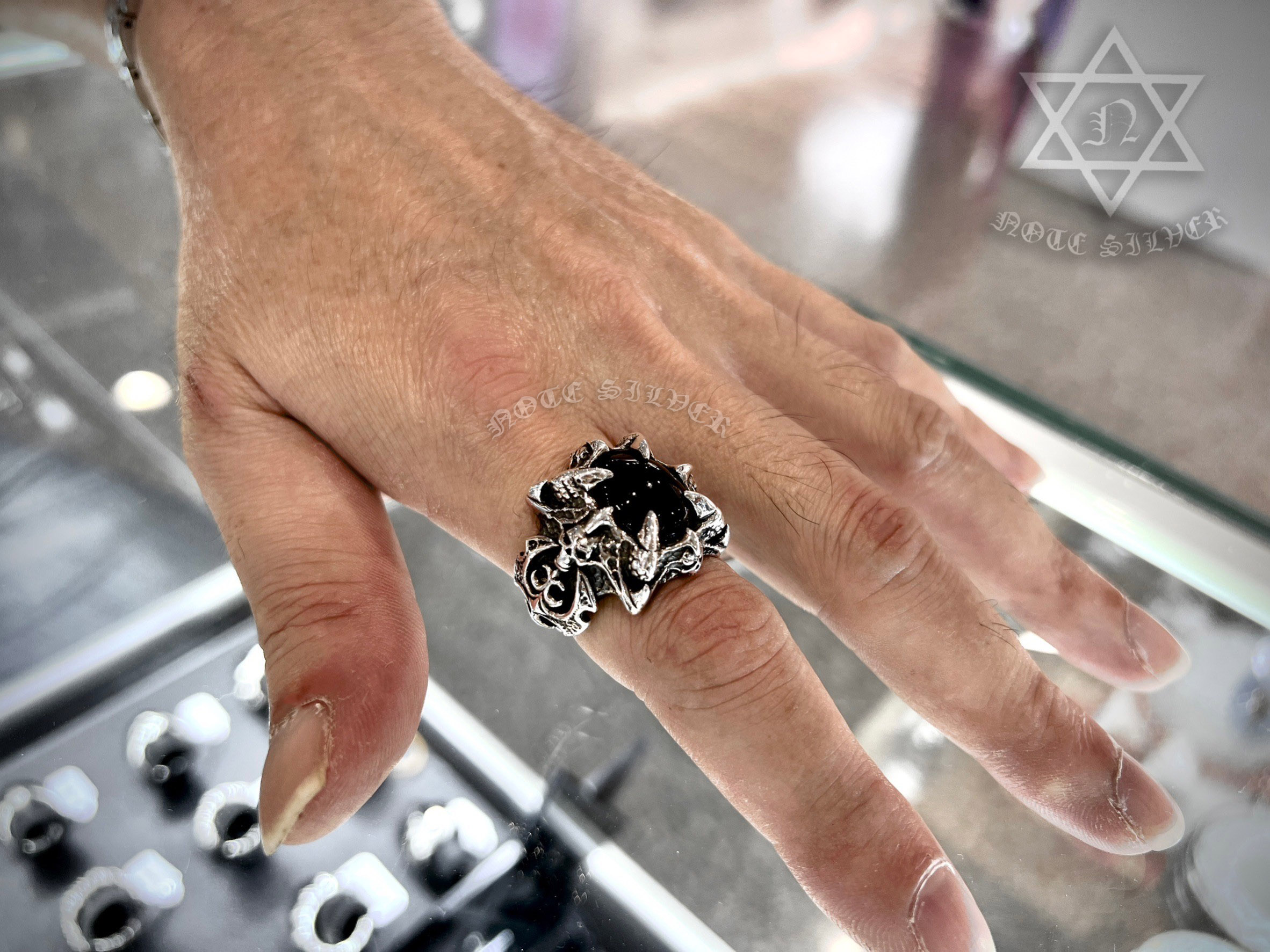 แหวนเงินแท้กรงเล็บ ฝังนิลแท้เม็ดใหญ่ Sterling Silver NSRG1993