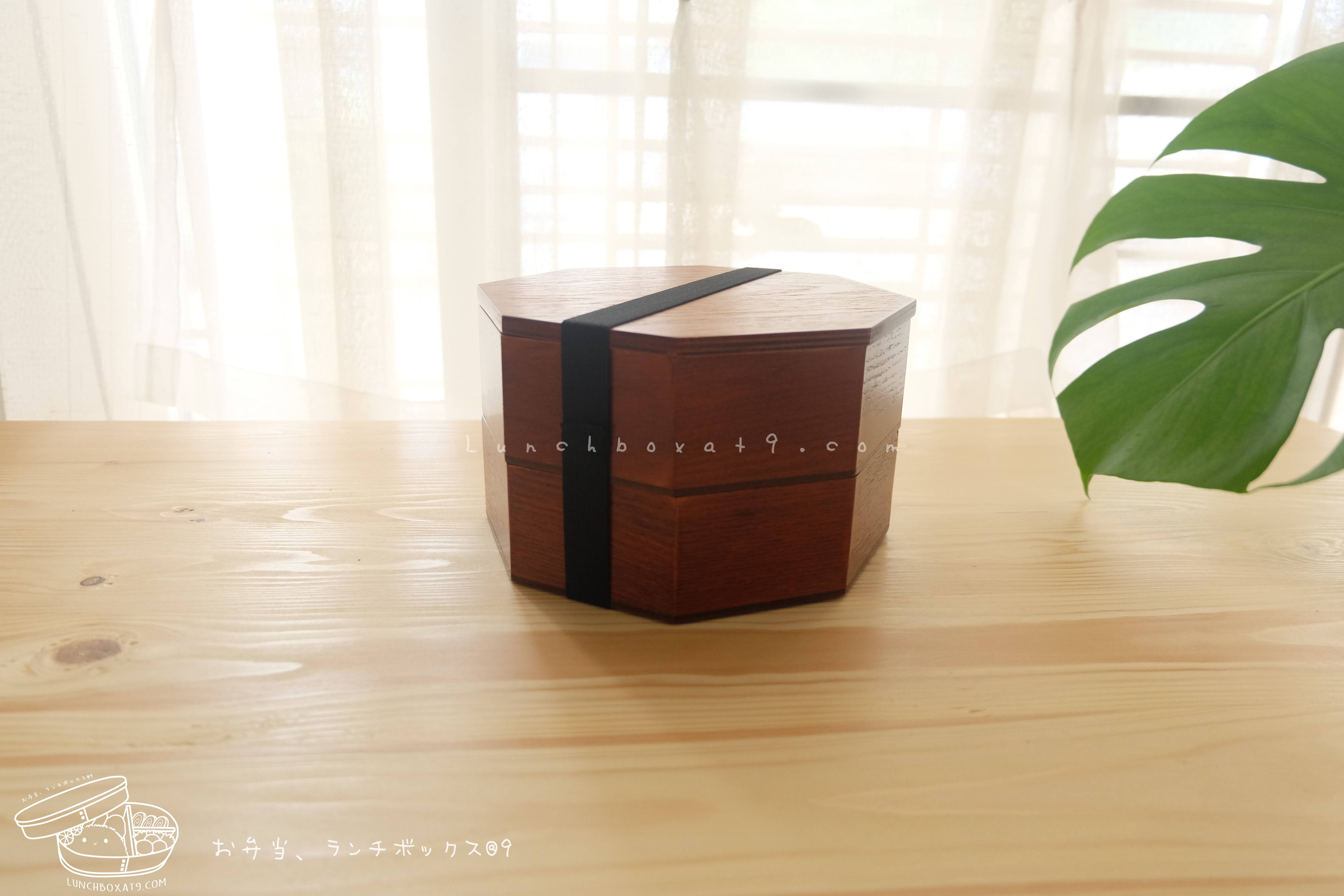 Octagonal 2 stages Lacquered Hemlock Bento Box กล่องข้าวญี่ปุ่นทรงแปดเหลี่ยมสีไม้คลาสสิค 2 ชั้น