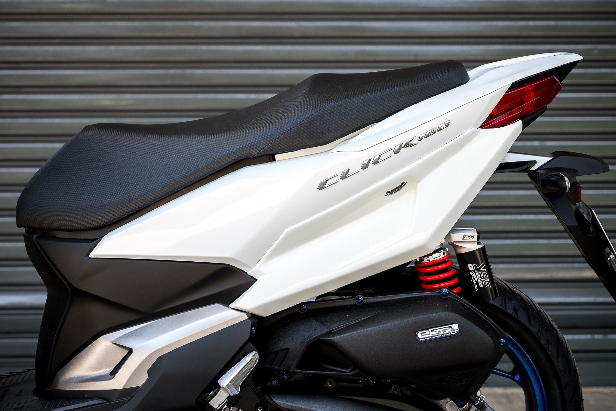 ชุดครอบท้ายแฟริ่ง Click160 1990฿ (ขาว ,ดำด้าน,แดง)