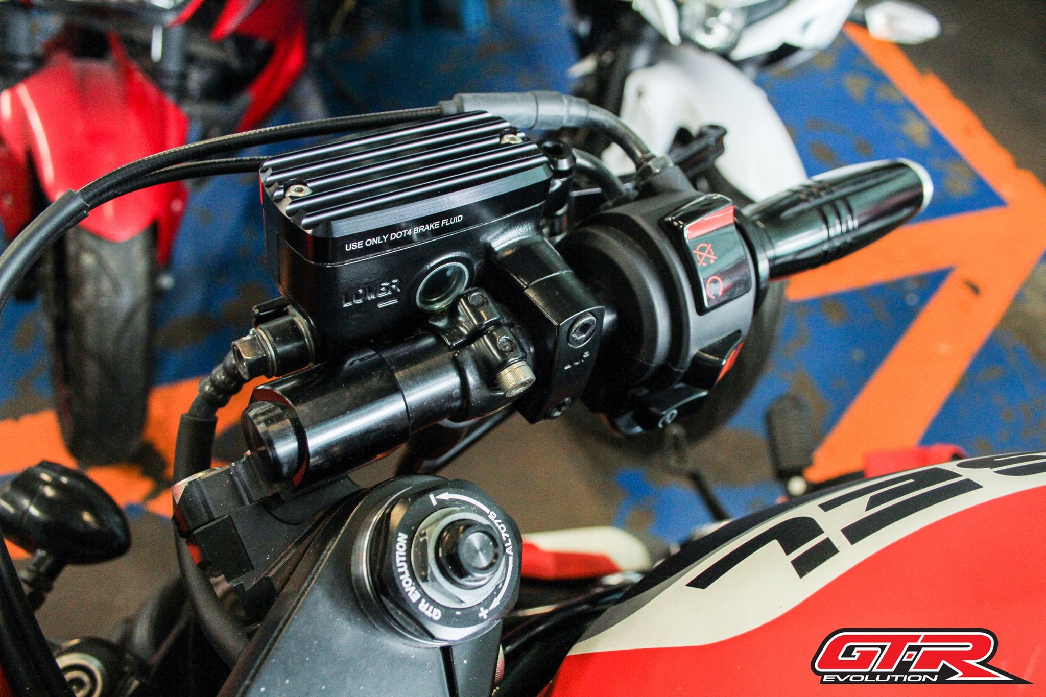 ฝาปิดกระปุกหน้า พักเท้าหน้า HONDA REBEL 300-500 GTR ราคา550