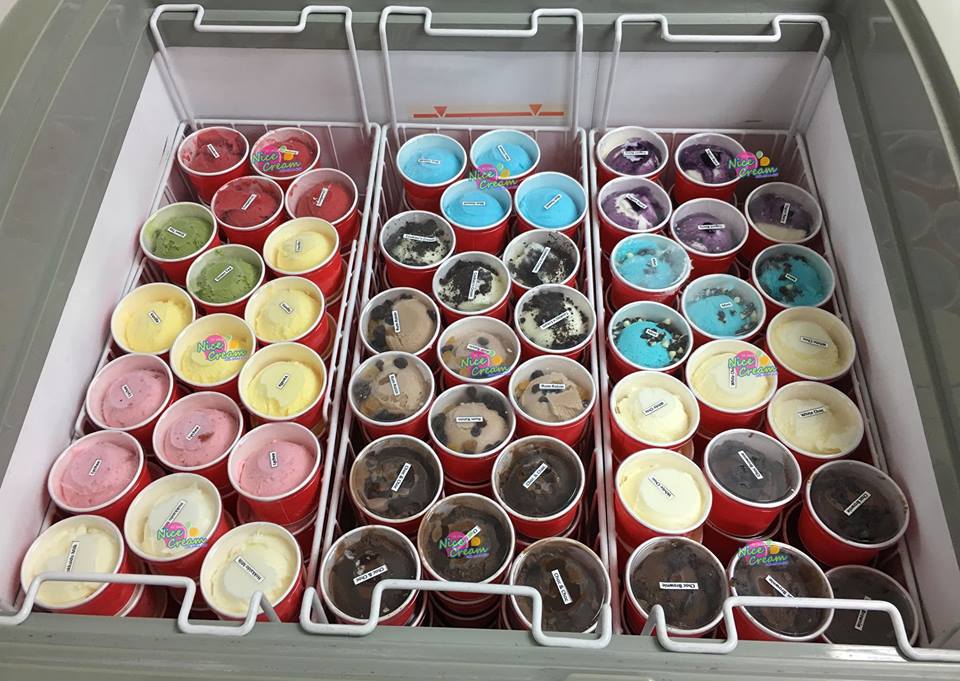 ออกงานสายการบิน Air Asia ที่นำไอศครีมเลี้ยงพนักงาน ในวันที่ 14 พฤษภาคม 2561 @ ท่าอากาศยานดอนเมือง