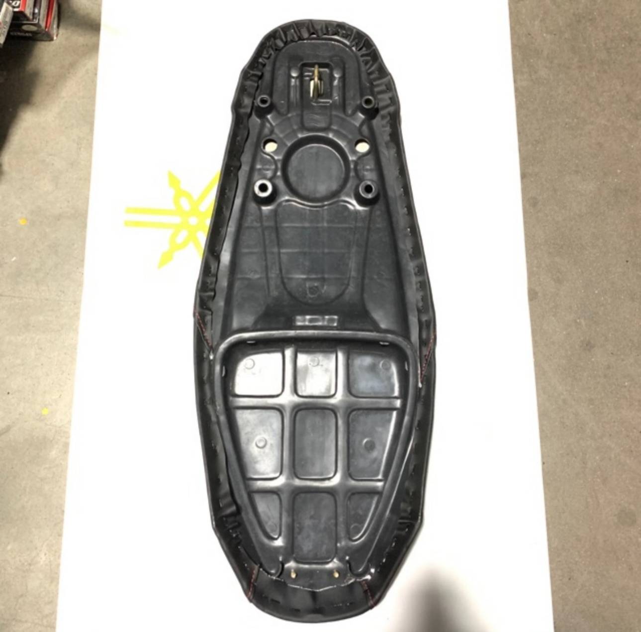 เบาะปาดแต่ง BIKER สีดำรุ่น SCOOPY I เก่า+สติกเกอร์