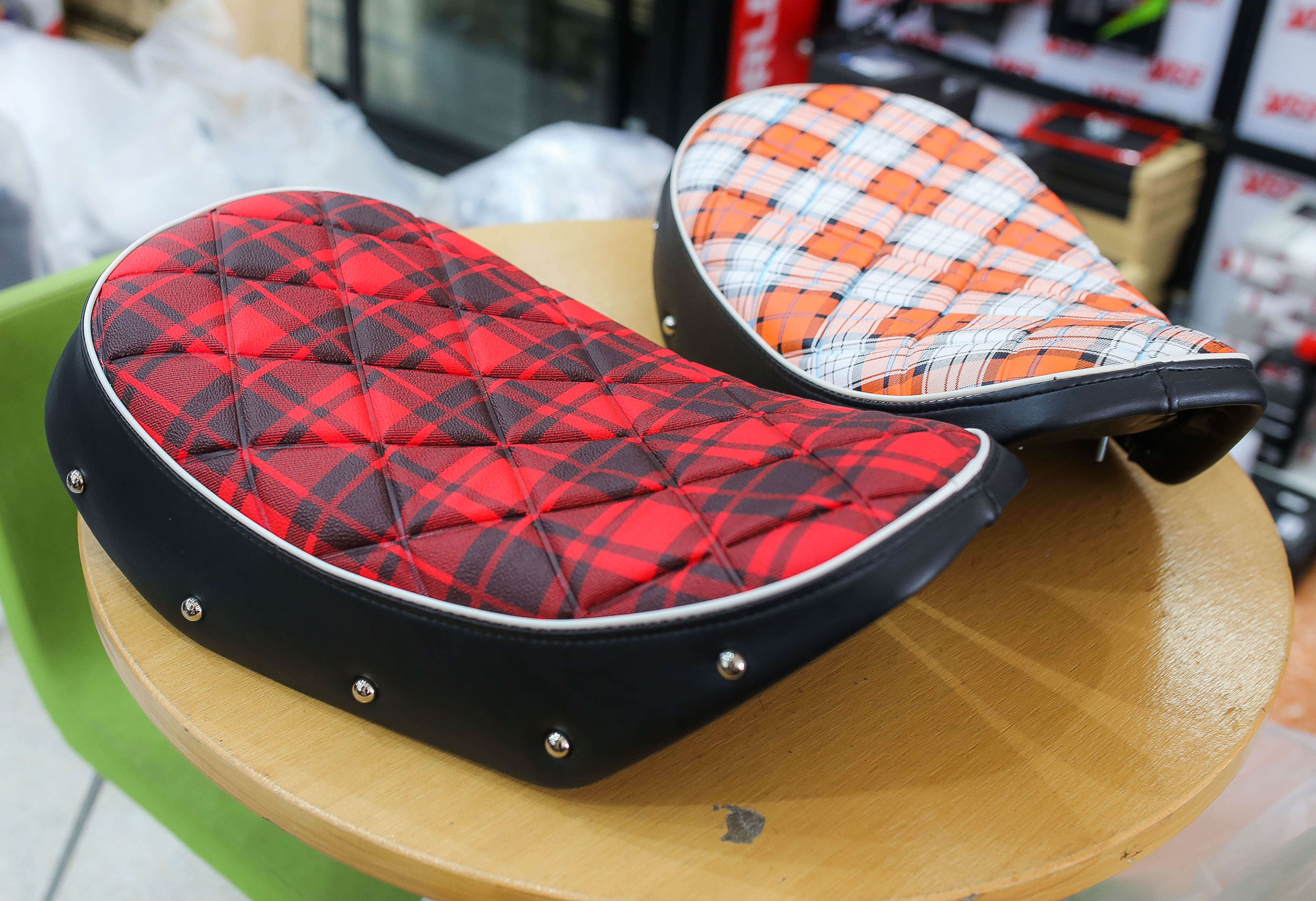 เบาะแต่ง หน่อยวัดด่าน Honda Mankey 125 ลายสก็อตแดง-ส้ม ราคา2800