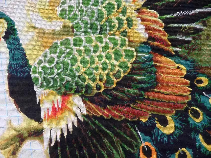 peacock-1047 *สินค้าหมด* ชุดปักครอสติช ลายนกยูงคู่ในสวนโบตั๋น (ไม่มีเดินเส้น ปักครั้งละ 3 เส้นเล็ก) ขนาด 57*101 ซม.ผ้าครอสติช 11CT พิมพ์ลายปักบนผ้า+ไหมคอตตอน 46 สี+ผังลาย+เข็ม