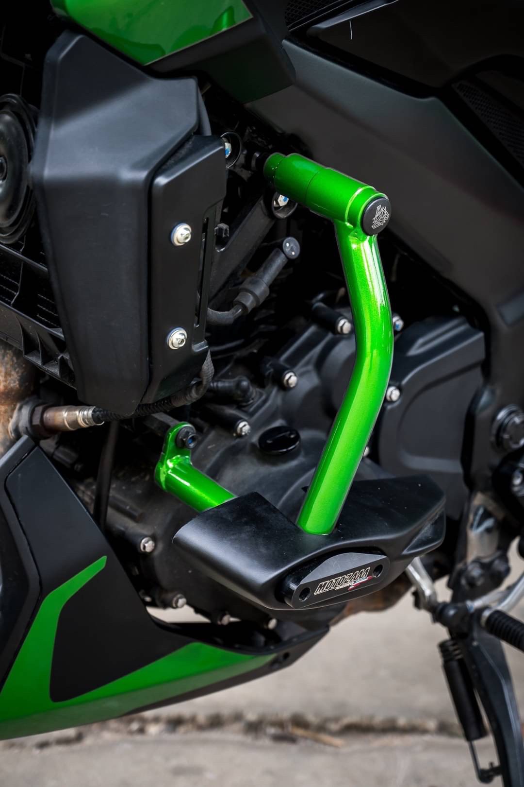 Bajaj Dominar400 1.ชิวหน้า 1700฿ 2.การ์ดครอบถังน้ำมัน ลายเคฟล่า 1700฿ 3.แคชบาร์ 2700฿ 4.แร็คท้าย 3100฿ 5.แร็คท้าย+แร็คกระเป๋า 4950฿