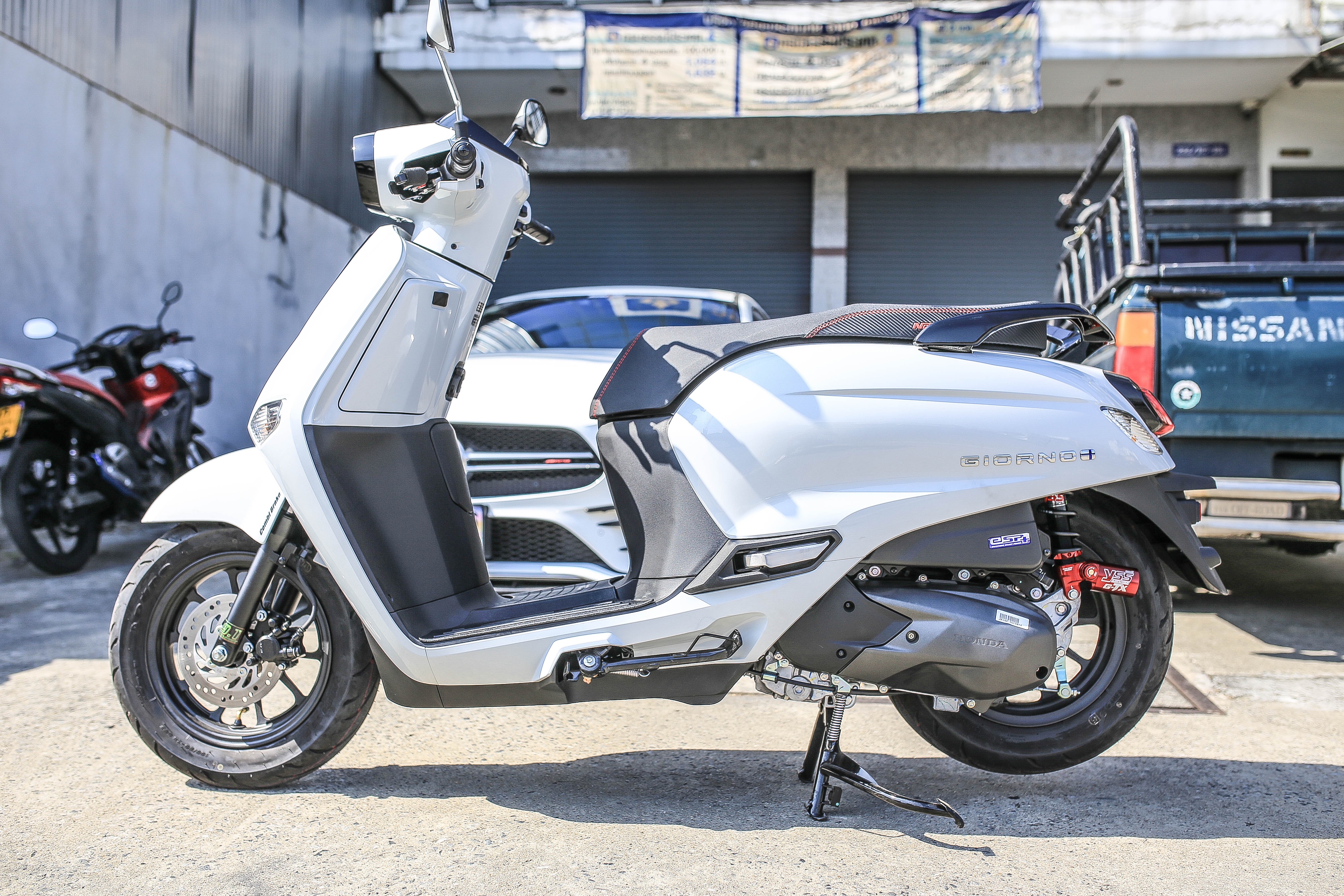 ชุดสี 4 ชิ้น Giorno125/สีดำเงา ครอบไมล์/ครอบไฟท้าย/ครอบโลโก้/ครอบไฟหน้า