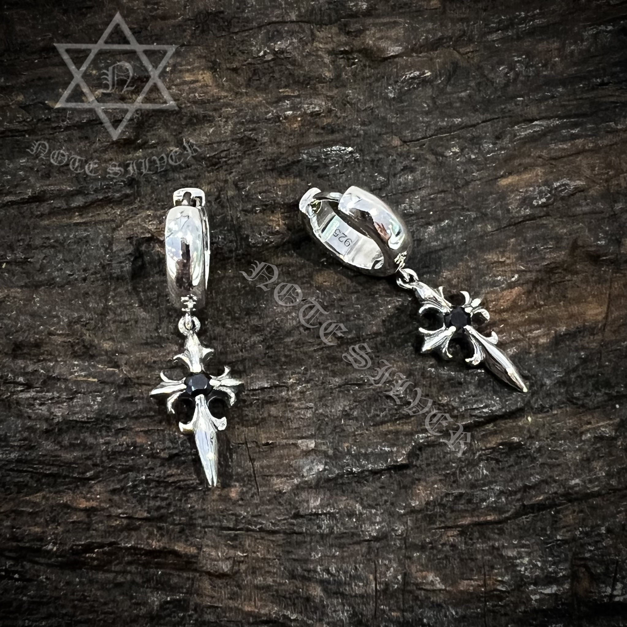 ต่างหูเงินแท้ ลายกางเขนกอธิก ฝังนิล Sterling Silver 925 NSER3022