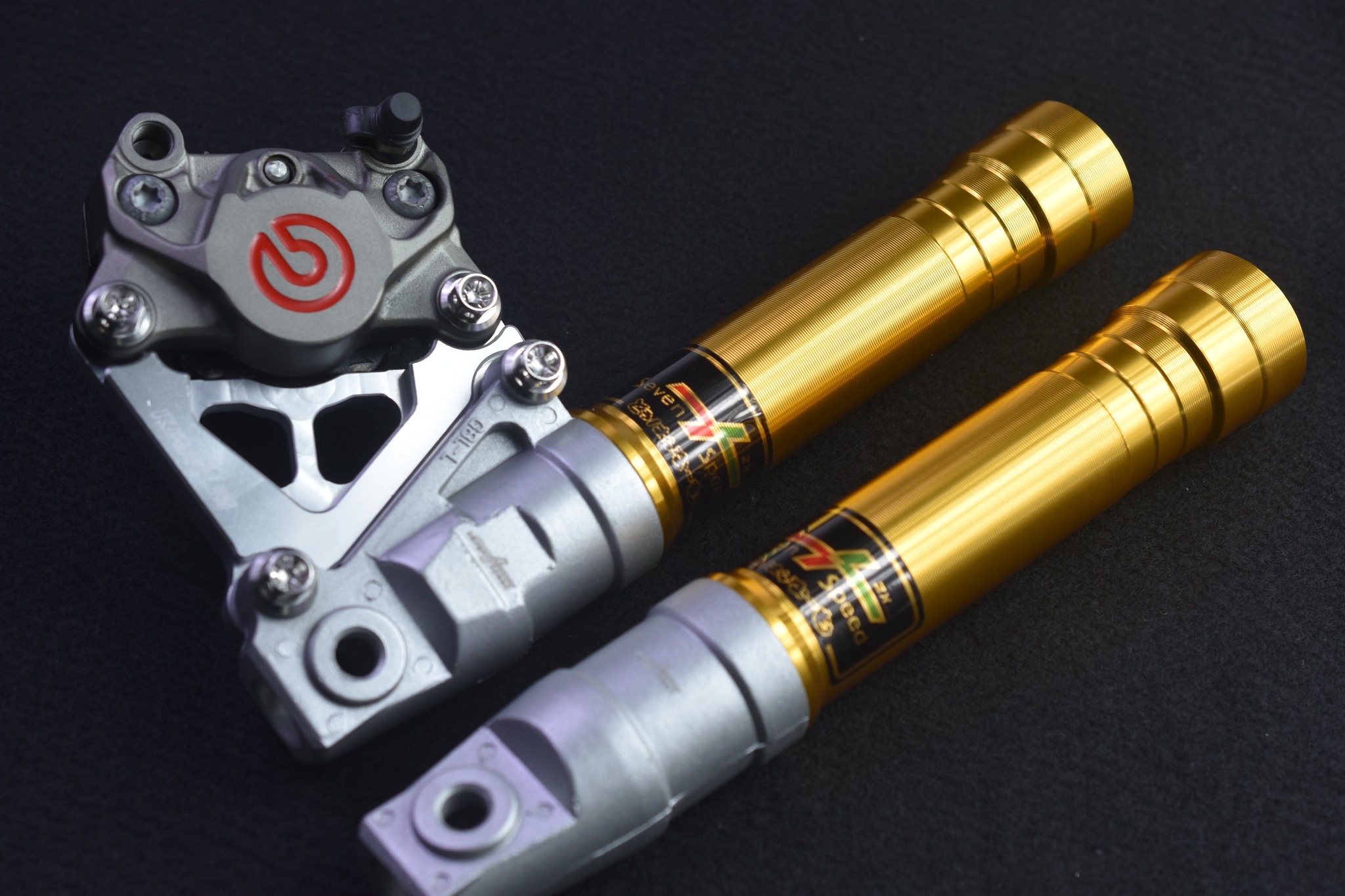 กระบอกโช้คFazzio 1500บาท/ ขาจับปั๊มBrembo ผีเสื้อ 2 Pot 1200บาท