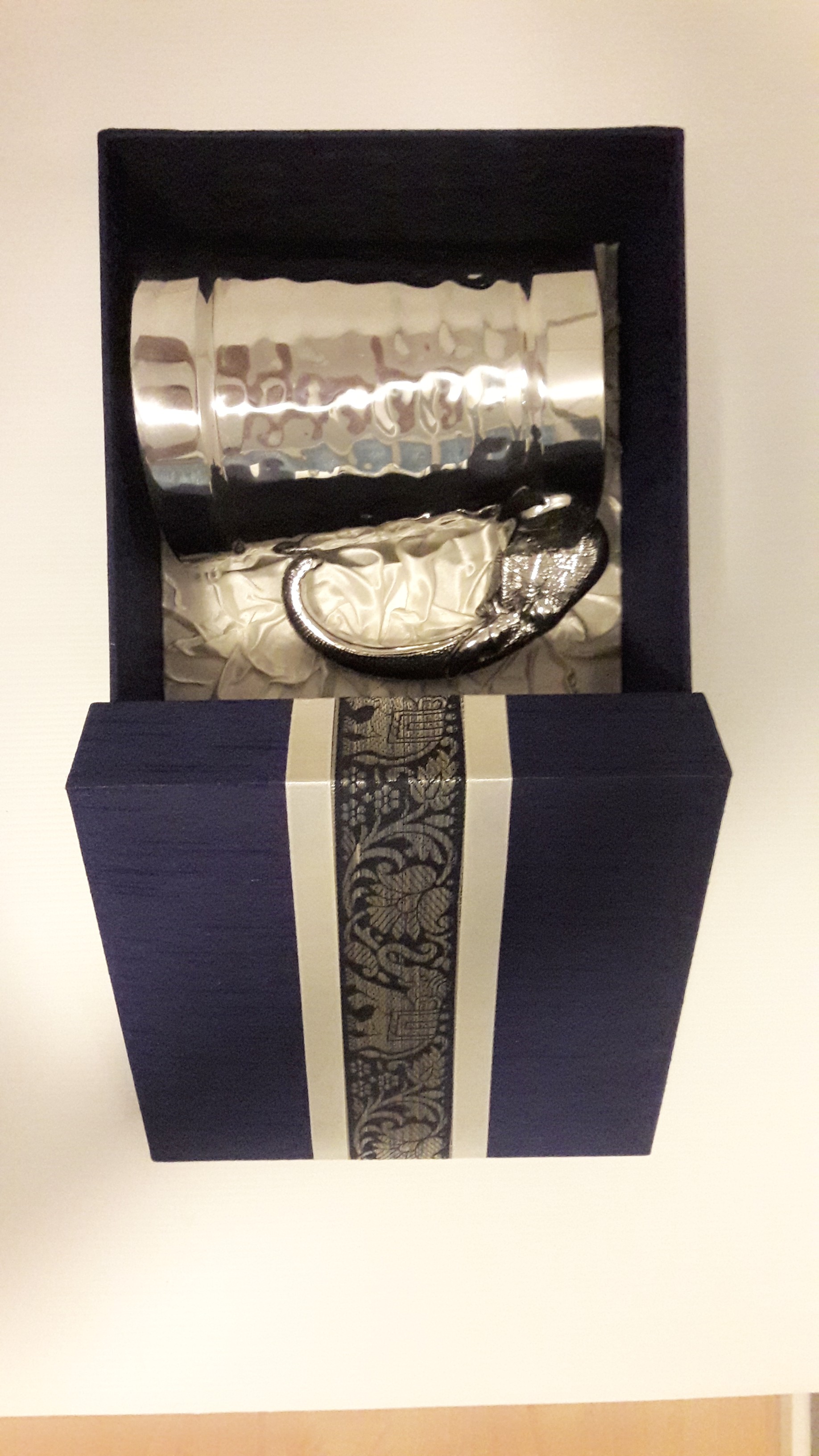 แก้วเบียร์ ด้ามจับช้าง พร้อมกล่องผ้าไหม