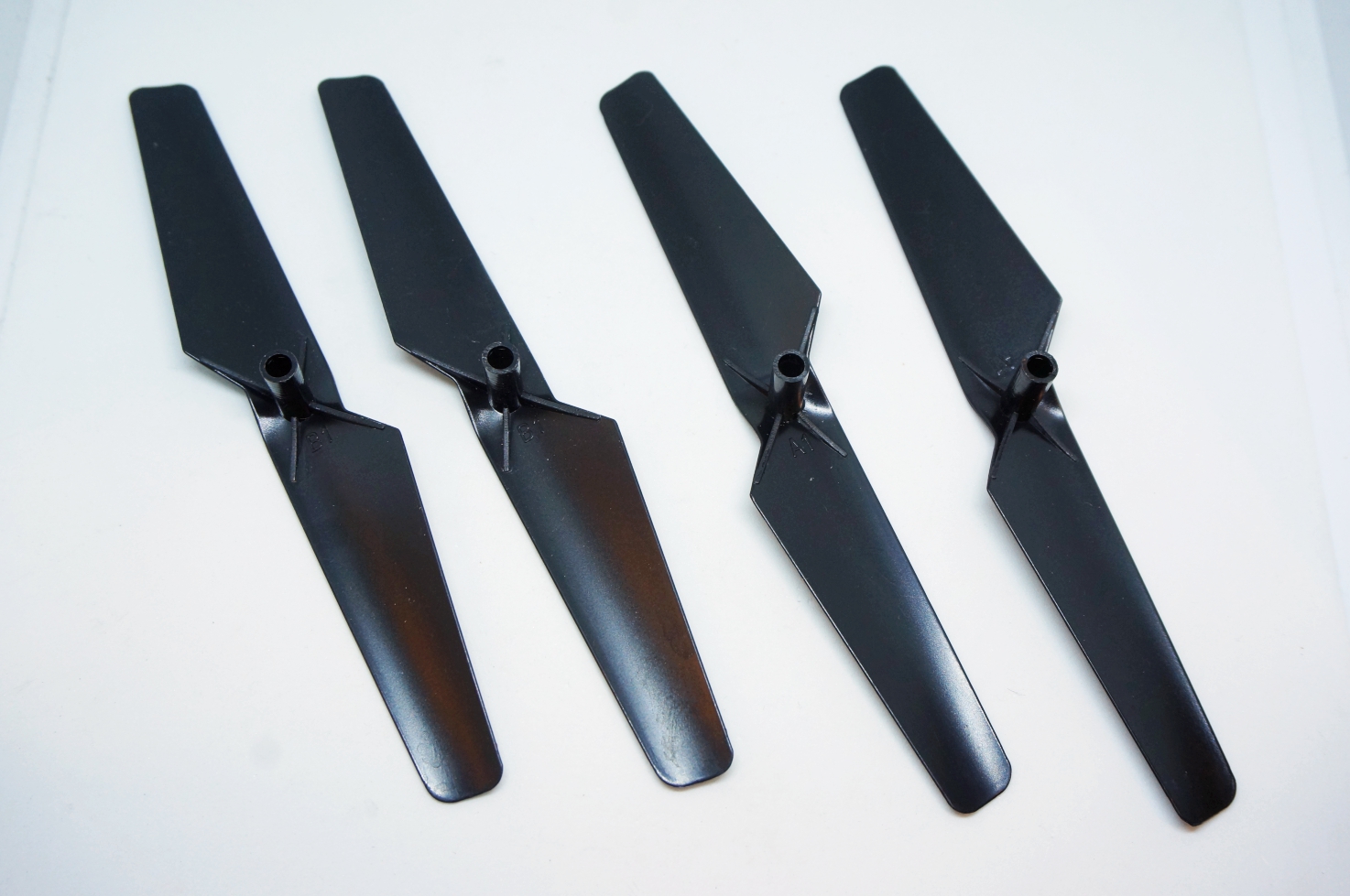 Blades Propeller for drone 13.5cm length (1 ชุดมี 4 ใบพัด)