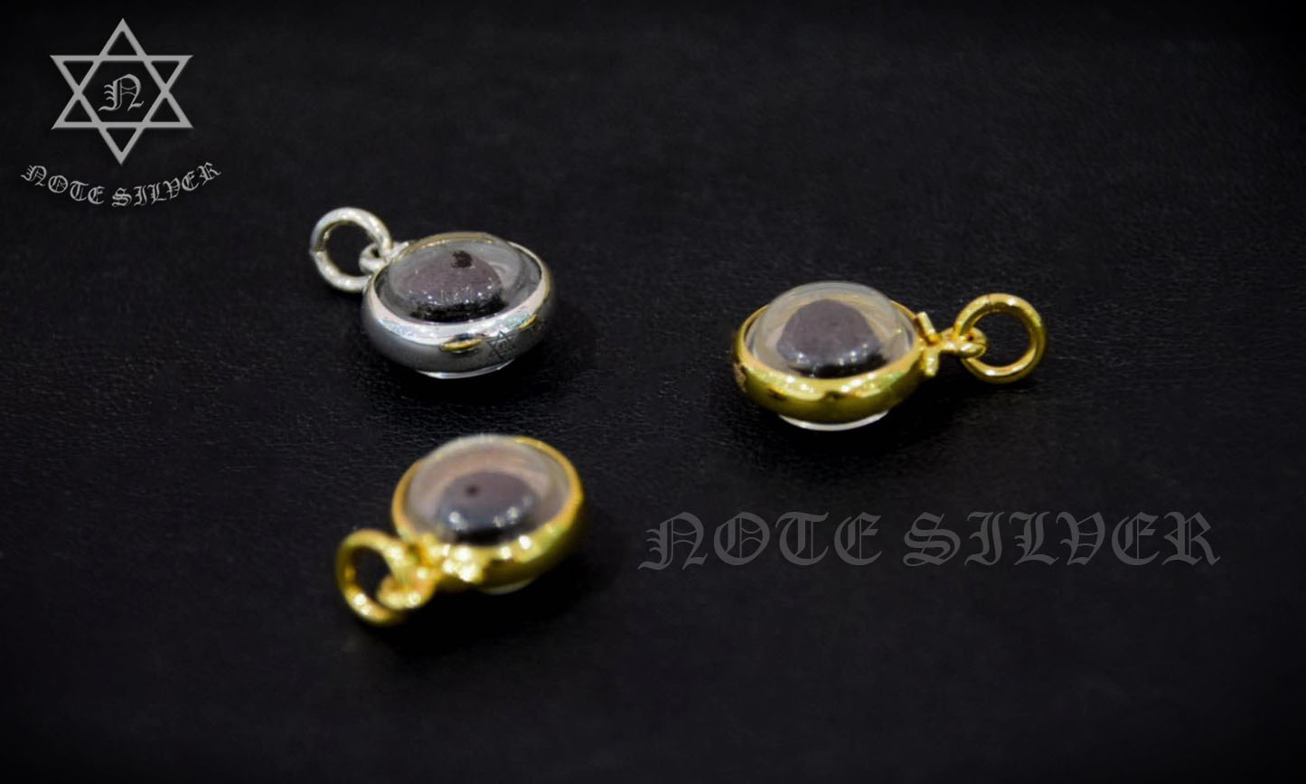 เลี่ยมผ่าหวาย ลูกอมมงคลไซส์เล็ก เนื้อเงิน Sterling Silver 925 - Gold 9K NSGD2677