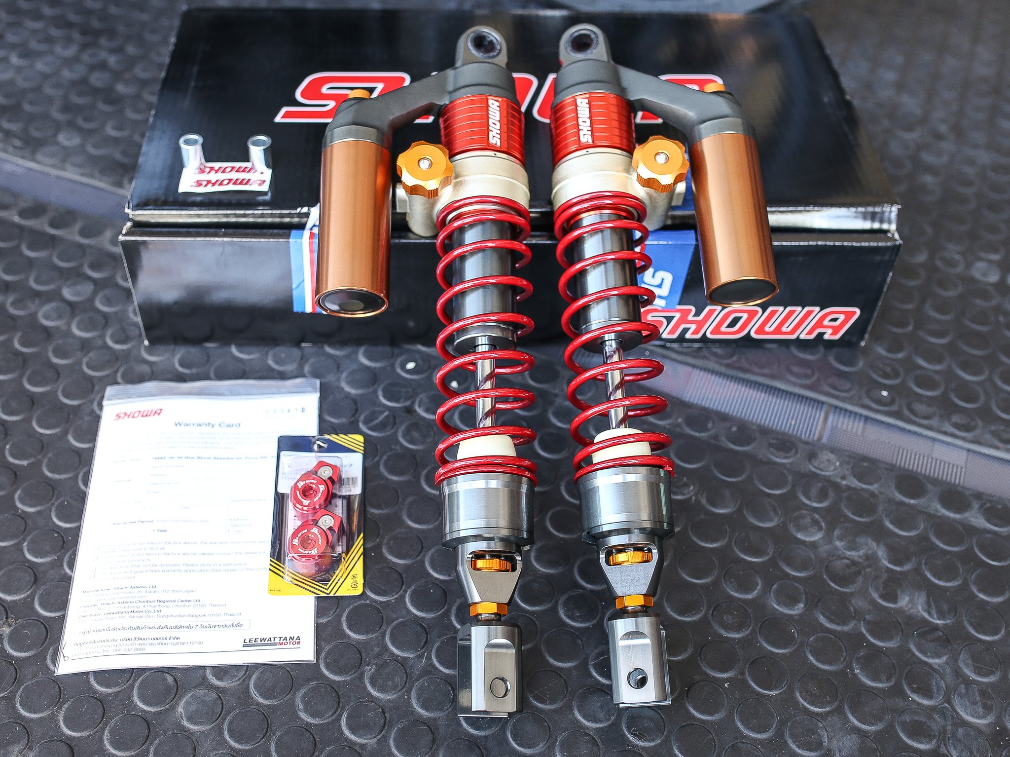 โช๊คอัพหลัง SHOWA FORZA 300-350 X-MAX 300
