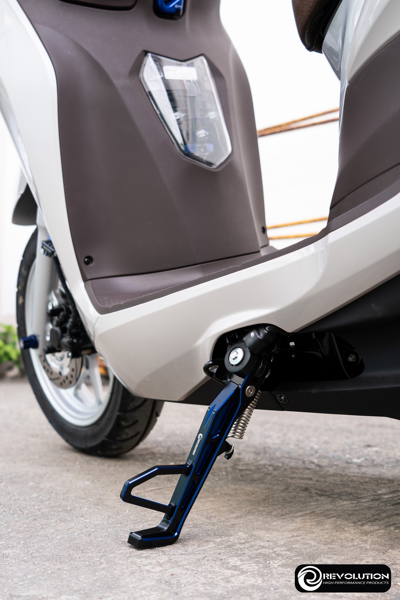 ขาตั้งข้างโหลด CNC ทูโทน REVOLUTION FORZA-350/GIORNO+/LEAD-125 ยาว7นิ้ว - ดำแดง- ดำทอง - ดำเทา - ดำส้ม - ดำน้ำเงิน - ดำเขียว - ดำม่วง - ดำชมพู ราคา 1,690 บาท/อัน