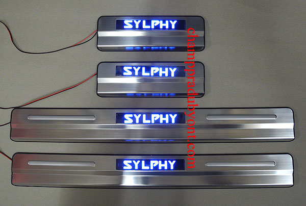 ชายบันไดสแตนเลสมีไฟ NISSAN SYLPHY 12-16 แสงสีฟ้า