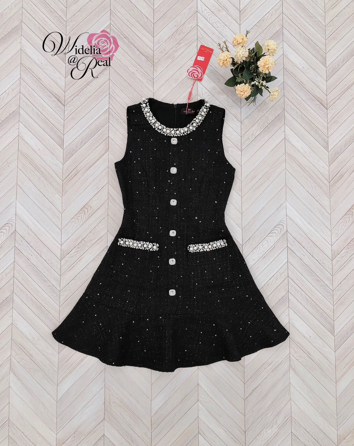 Korea Dress เดรสแขนกุด คอเย็บไข่มุกและเย็บเพชร (ดำ)