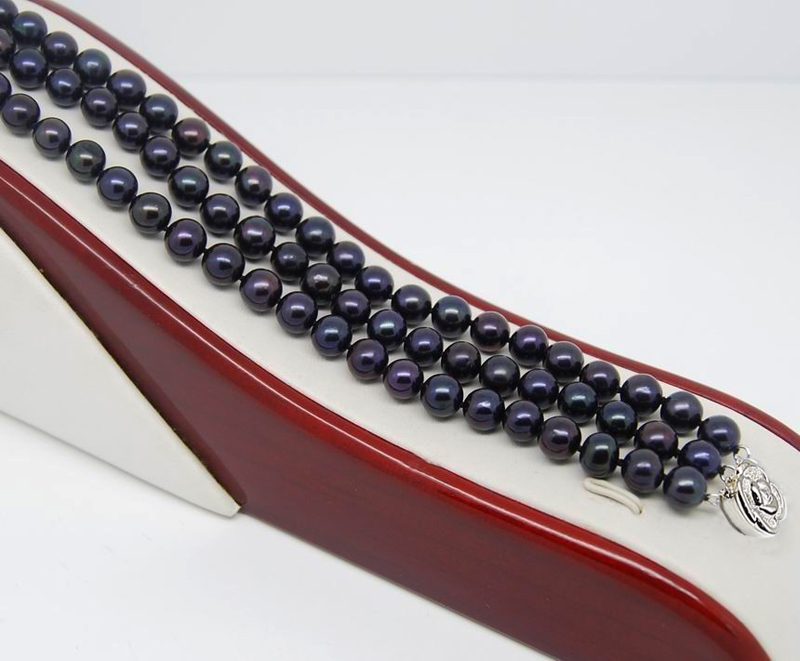 สร้อยข้อมือไข่มุกแท้ สีดำ แบบ 3 ชั้น 6-6.5 มิล