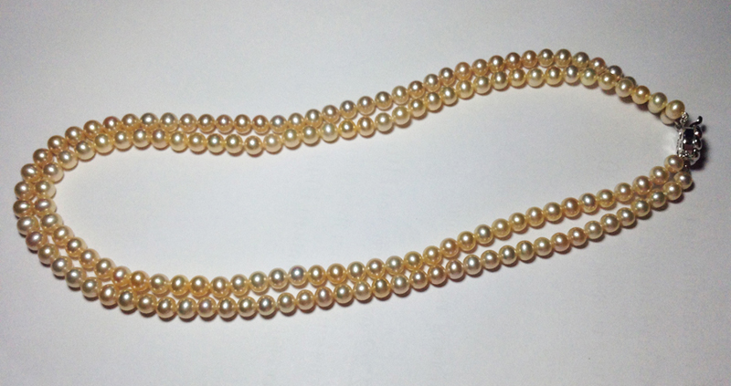 สร้อยคอไข่มุกแท้ 5-6 มิล กลม มีสีขาวและสีโอรส ร้อยแบบ 2 เส้น