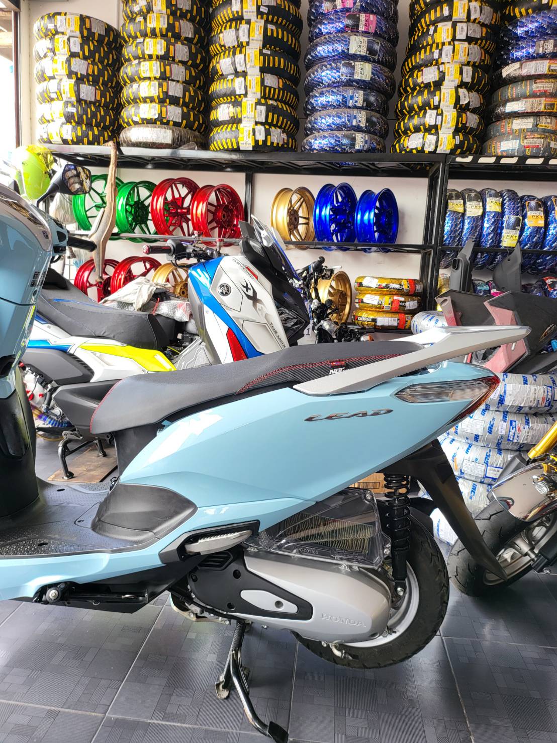 เบาะ LEAD125 ปาดบาง- ปาด2ตอนผ้าเรดเดอร์ด้ายแดง หน่อยวัดด่าน โครงเทียม