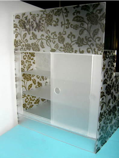 ชั้นวางสินค้า โชว์ขวดน้ำหอม ทำจากอะครีลิคซาติน พร้อมติดงานพิมพ์โลโก้ตามที่คุณต้องการ